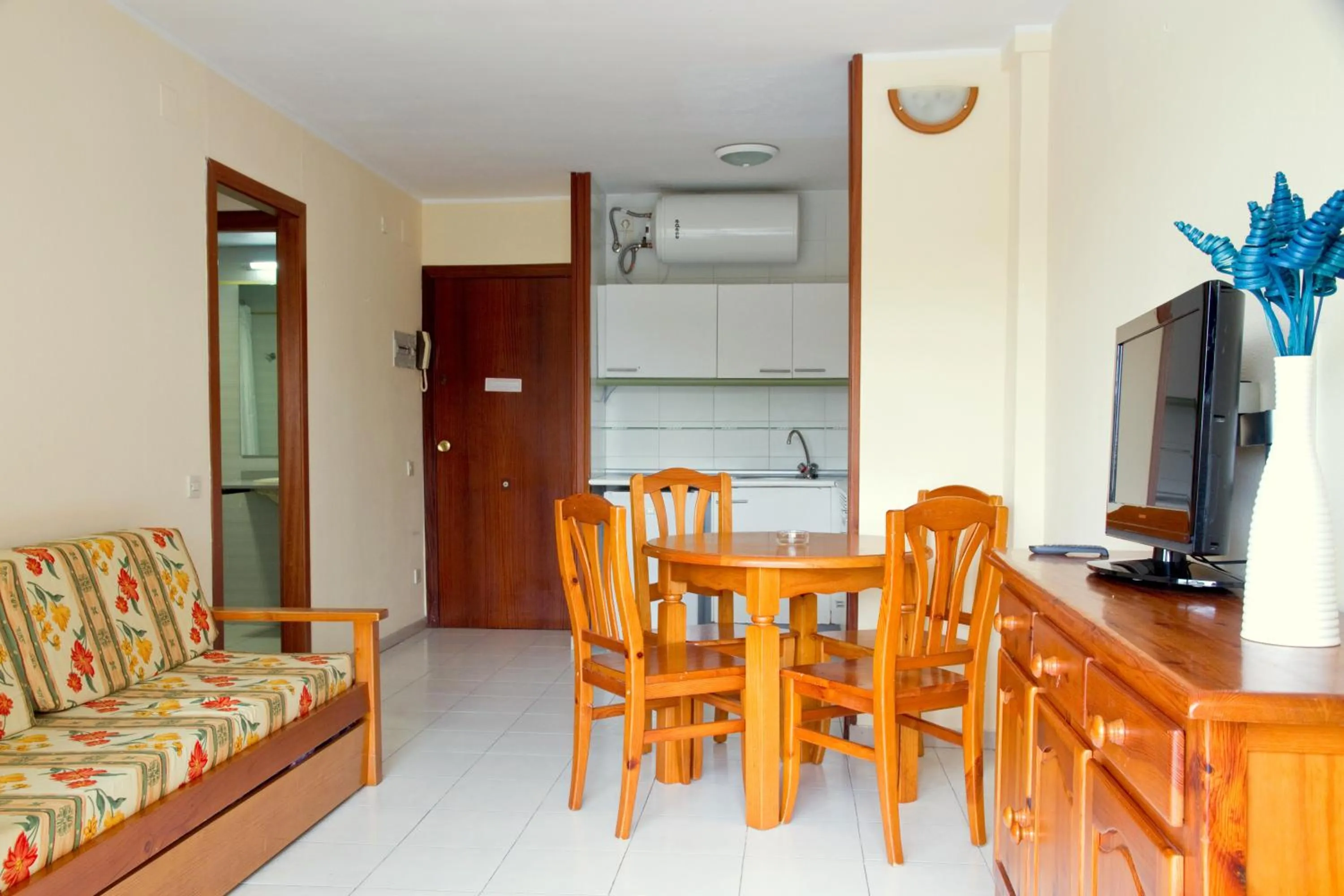 Dining area in Rentalmar Arquus Park