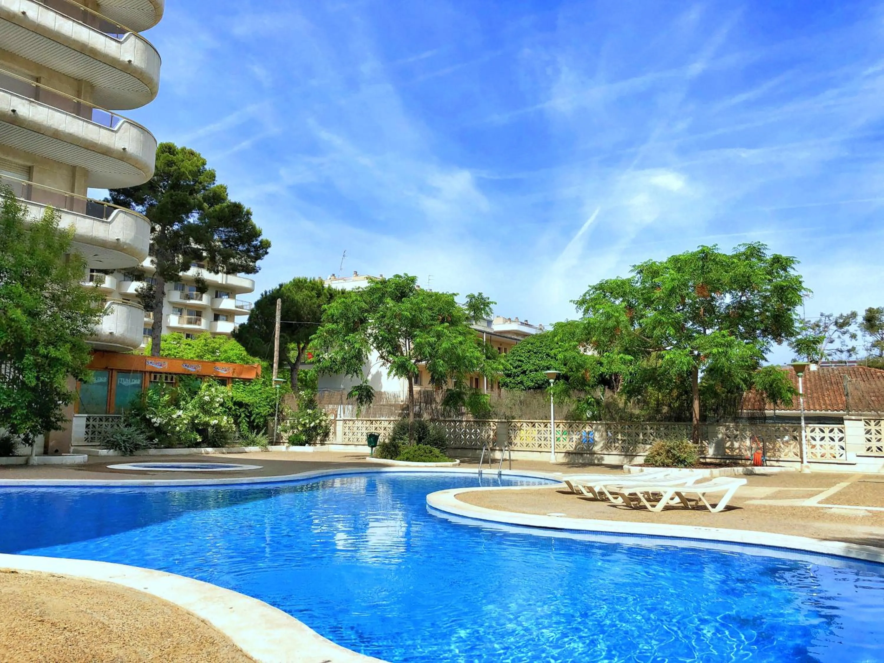 Swimming pool in Rentalmar Arquus Park