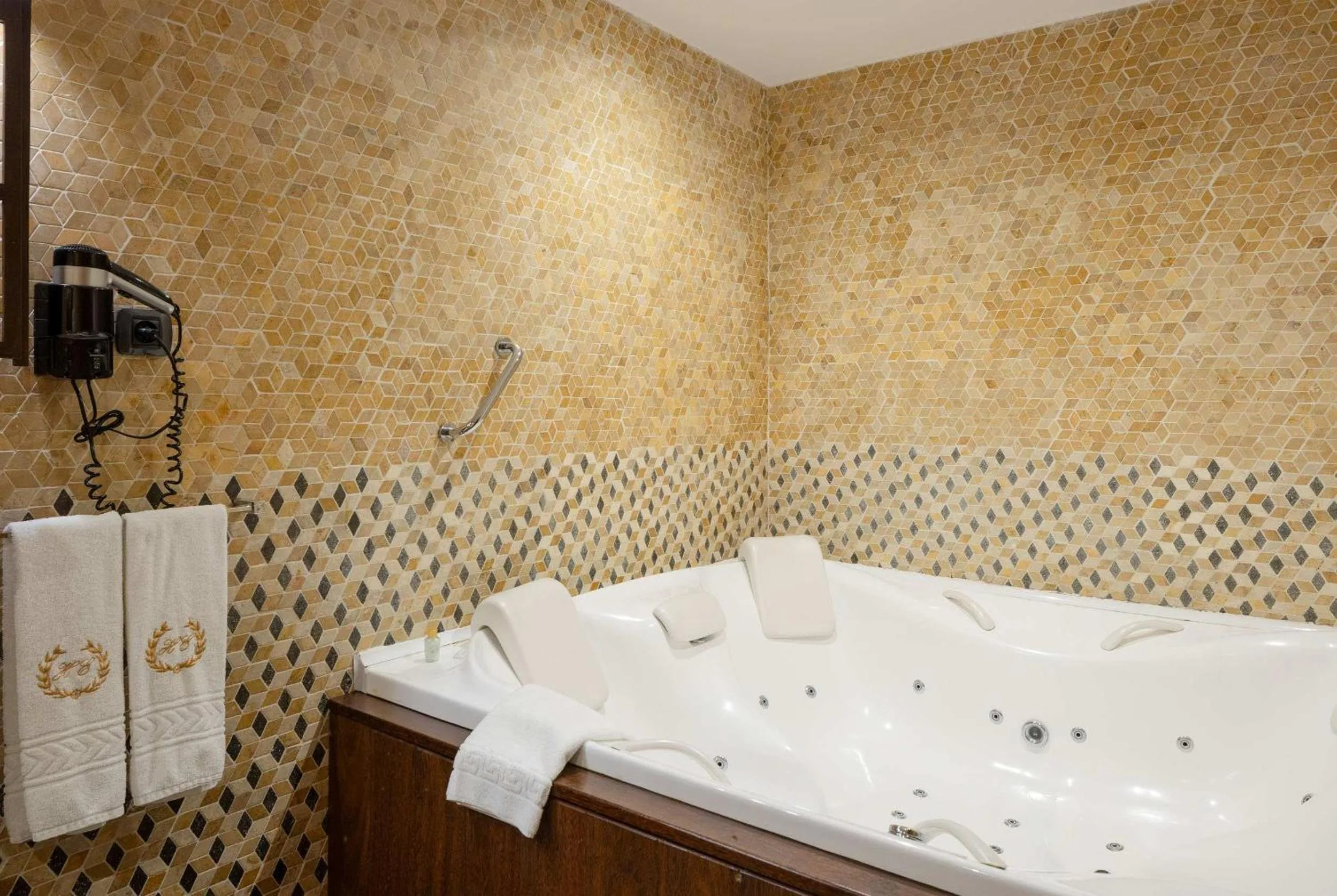 Hot Tub in Hotel & Spa Etxegana