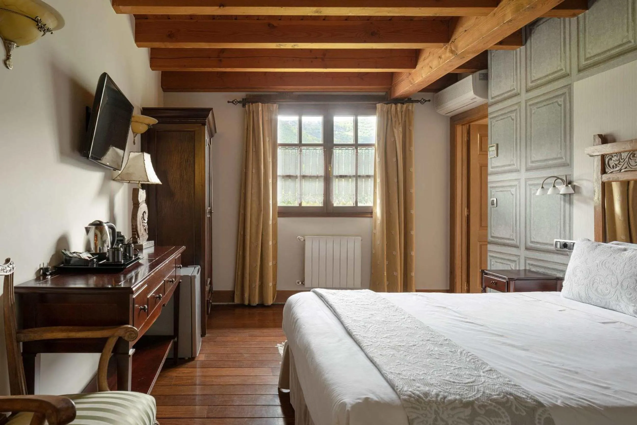 Bed in Hotel & Spa Etxegana