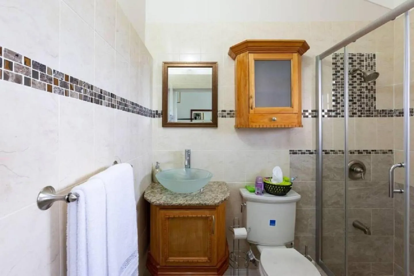 Bathroom in Loft - Sleeps 4 - Parking - Balcony