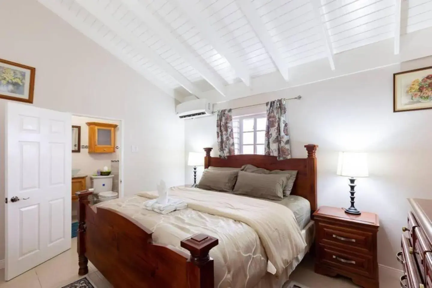 Loft - Sleeps 4 - Parking - Balcony Loft - Sleeps 4 - Parking - Balcony