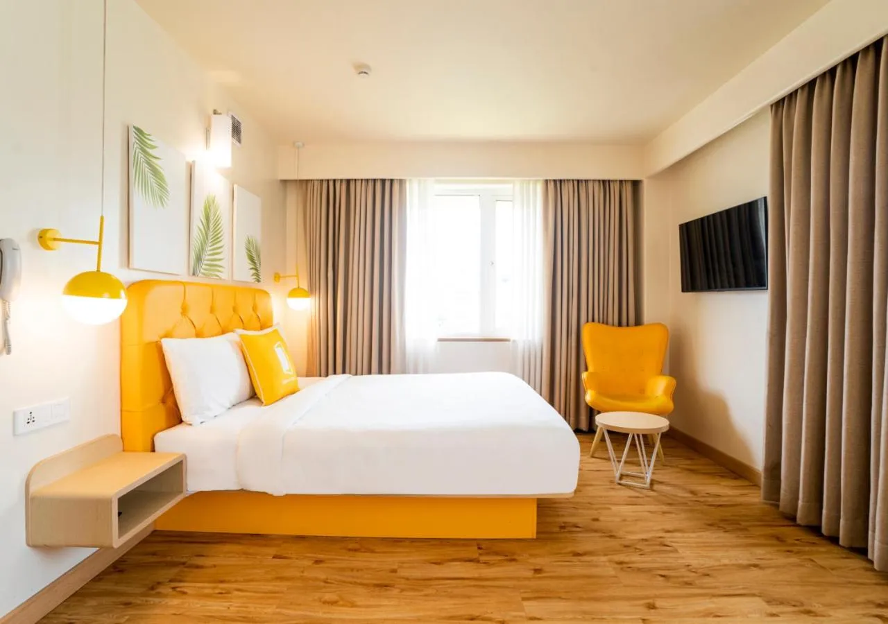 Bedroom, Bed in Bloom Hotel - Jammu