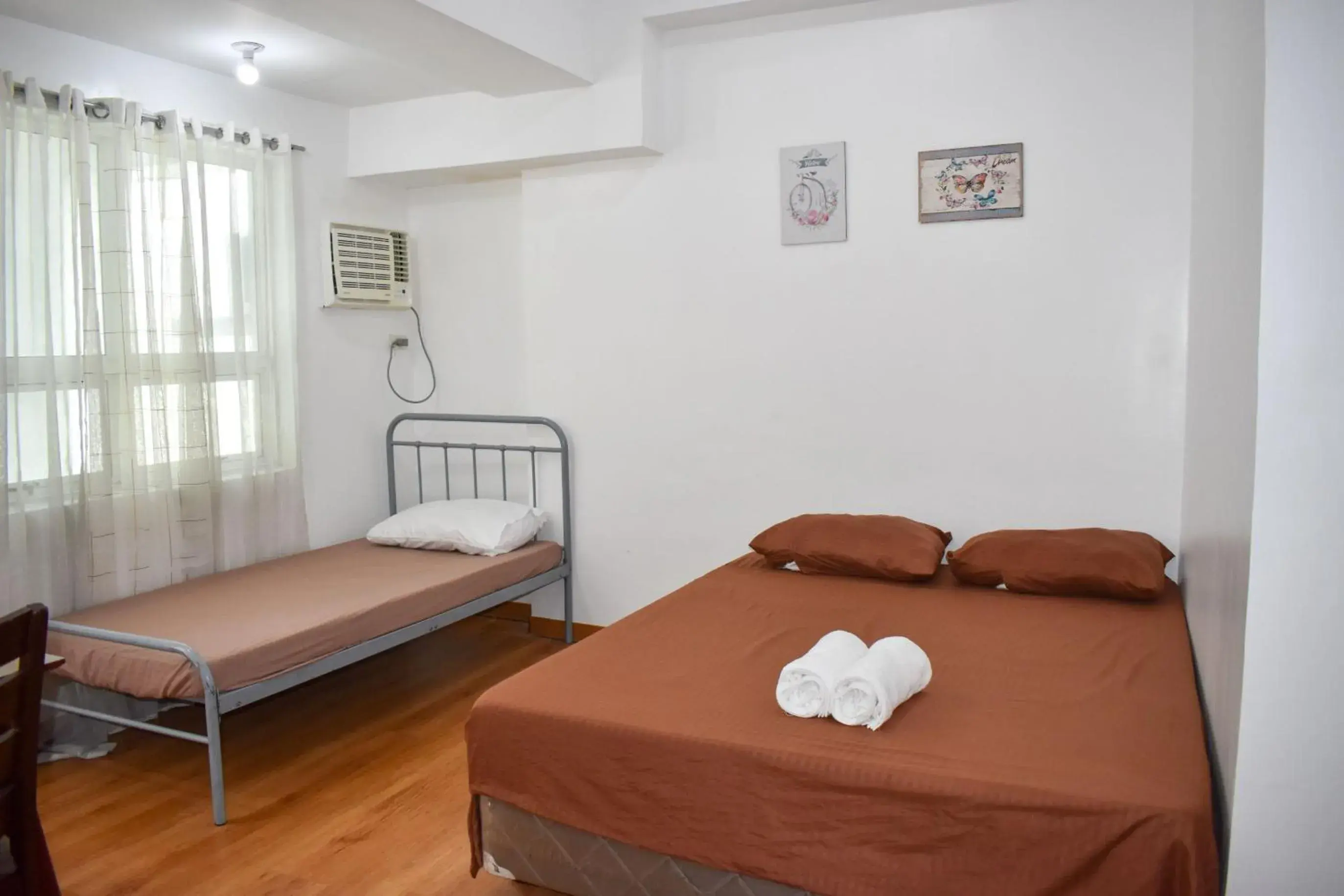 Deluxe Room in The Boni Tower by RSPL Manila City Center Deluxe Room in The Boni Tower by RSPL Manila City Center