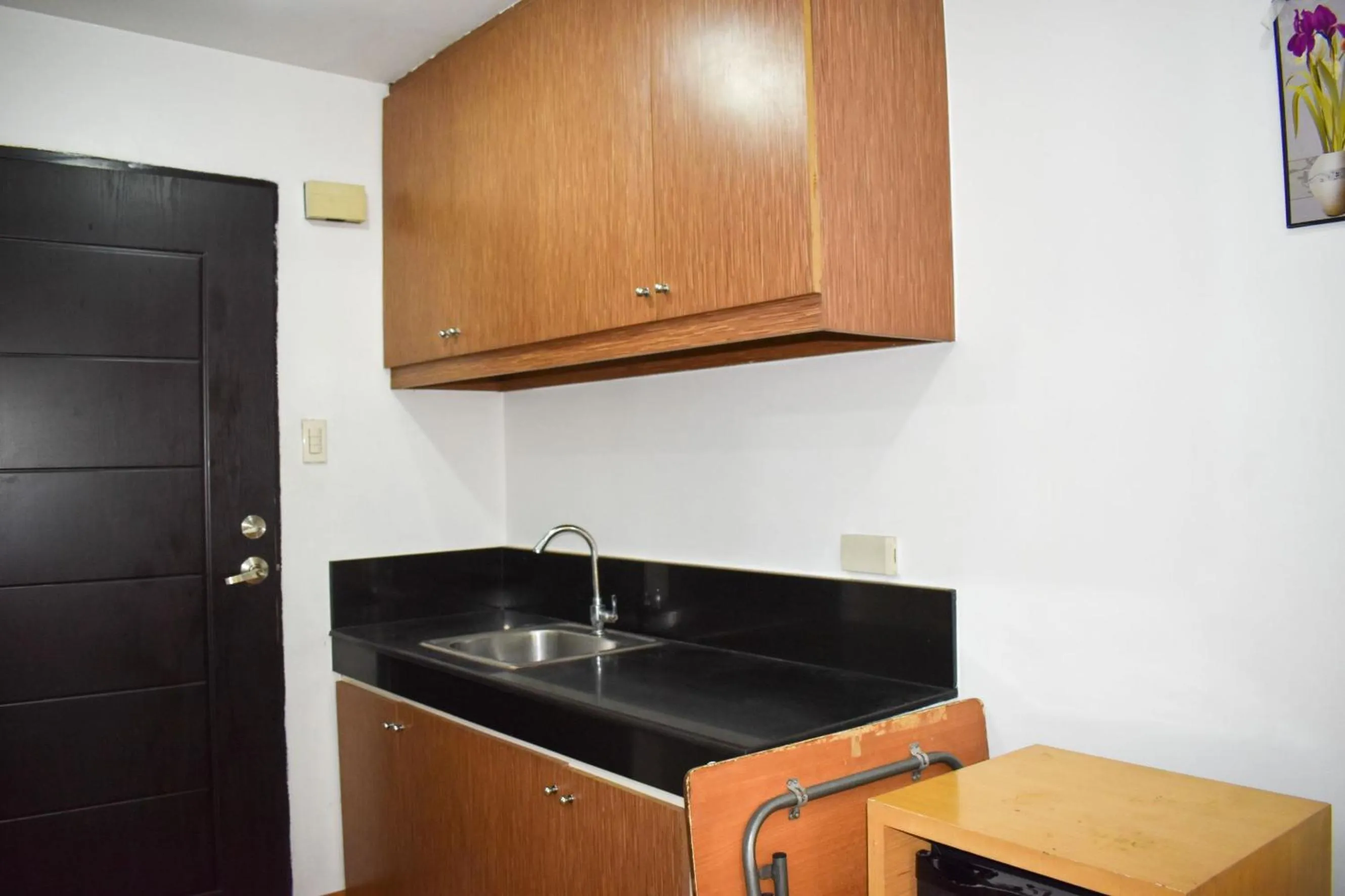 Kitchen or kitchenette in The Boni Tower by RSPL Manila City Center