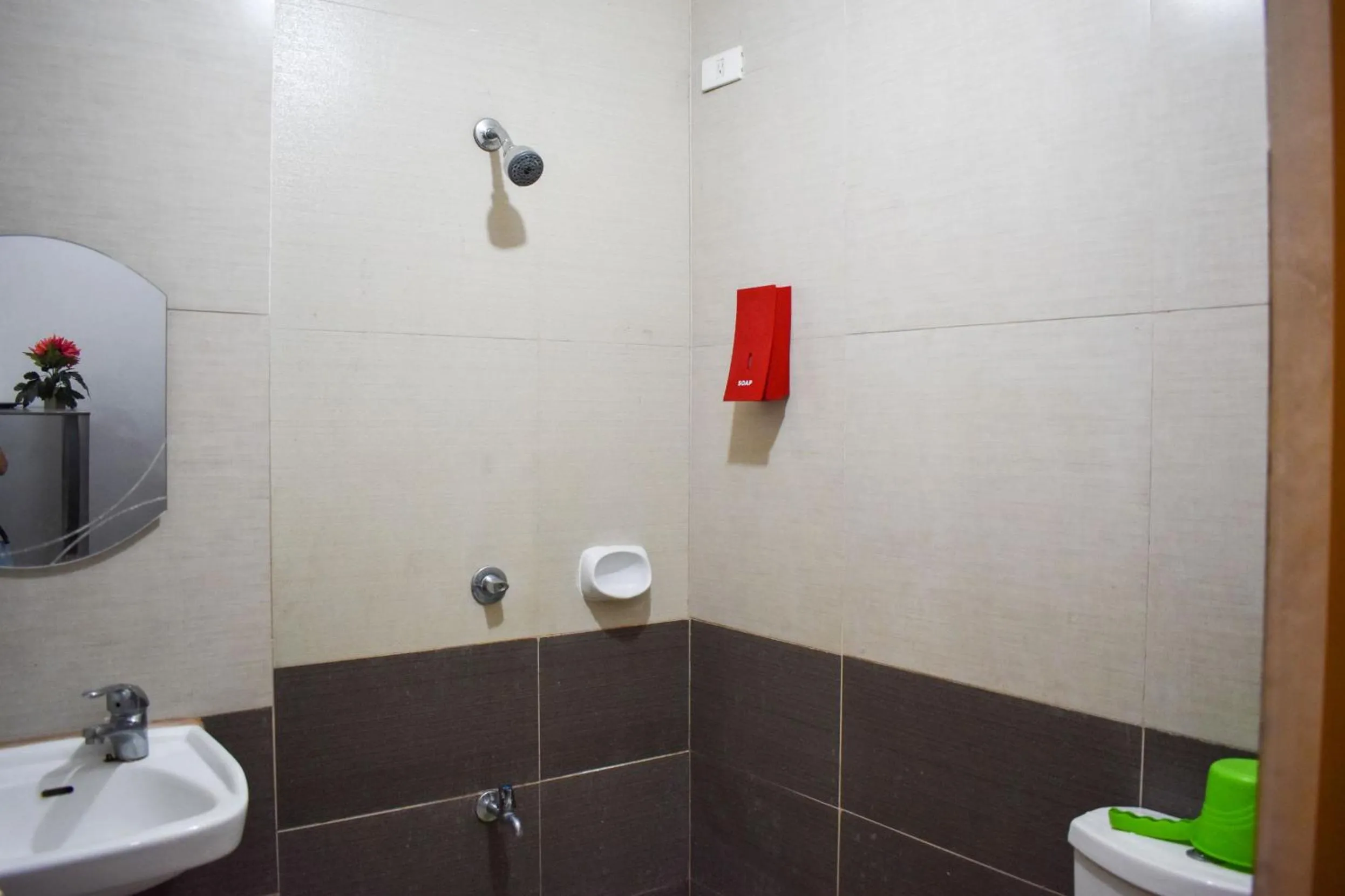 Bathroom in The Boni Tower by RSPL Manila City Center