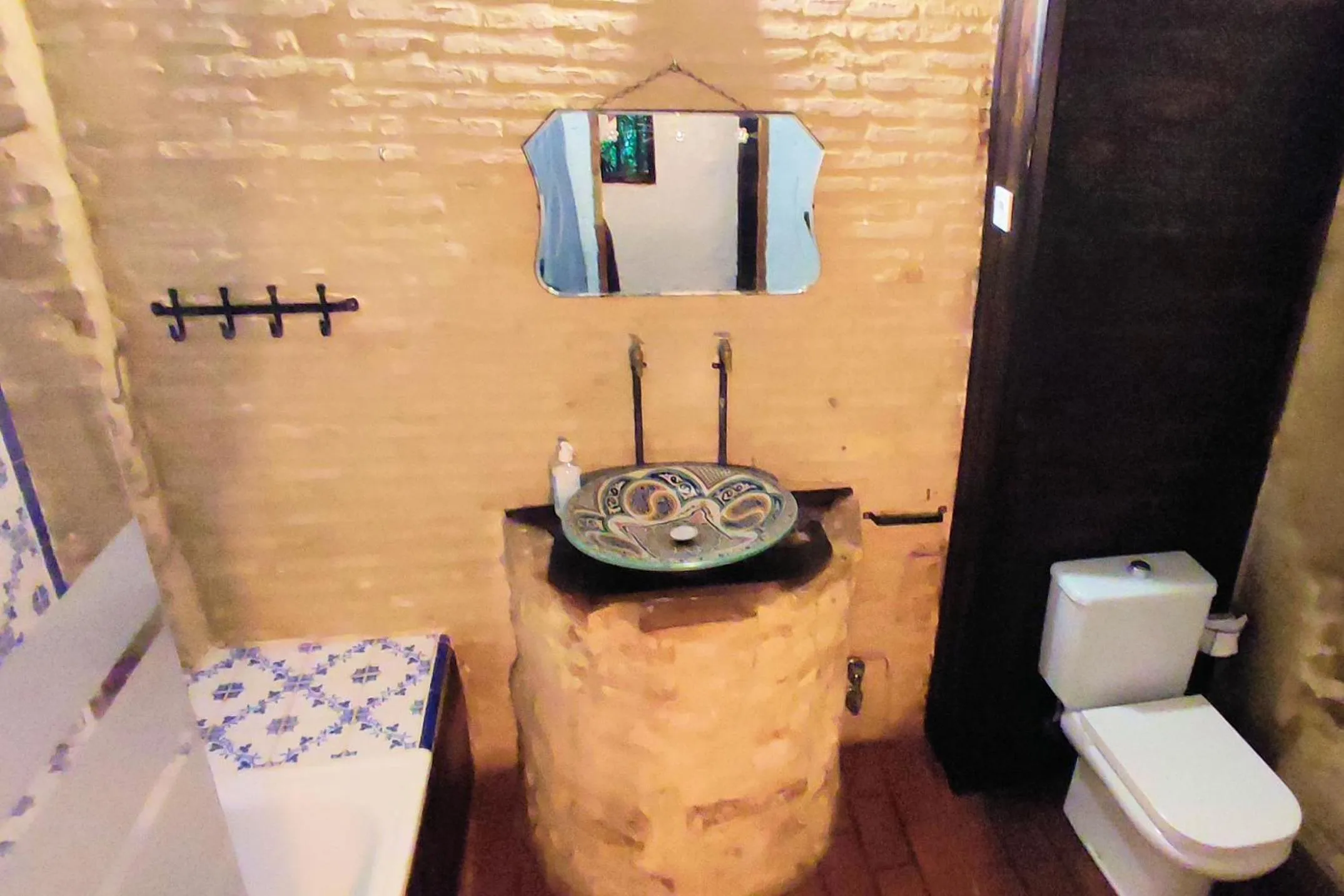 Toilet in Casa Tenorio Barrio de Santa Cruz