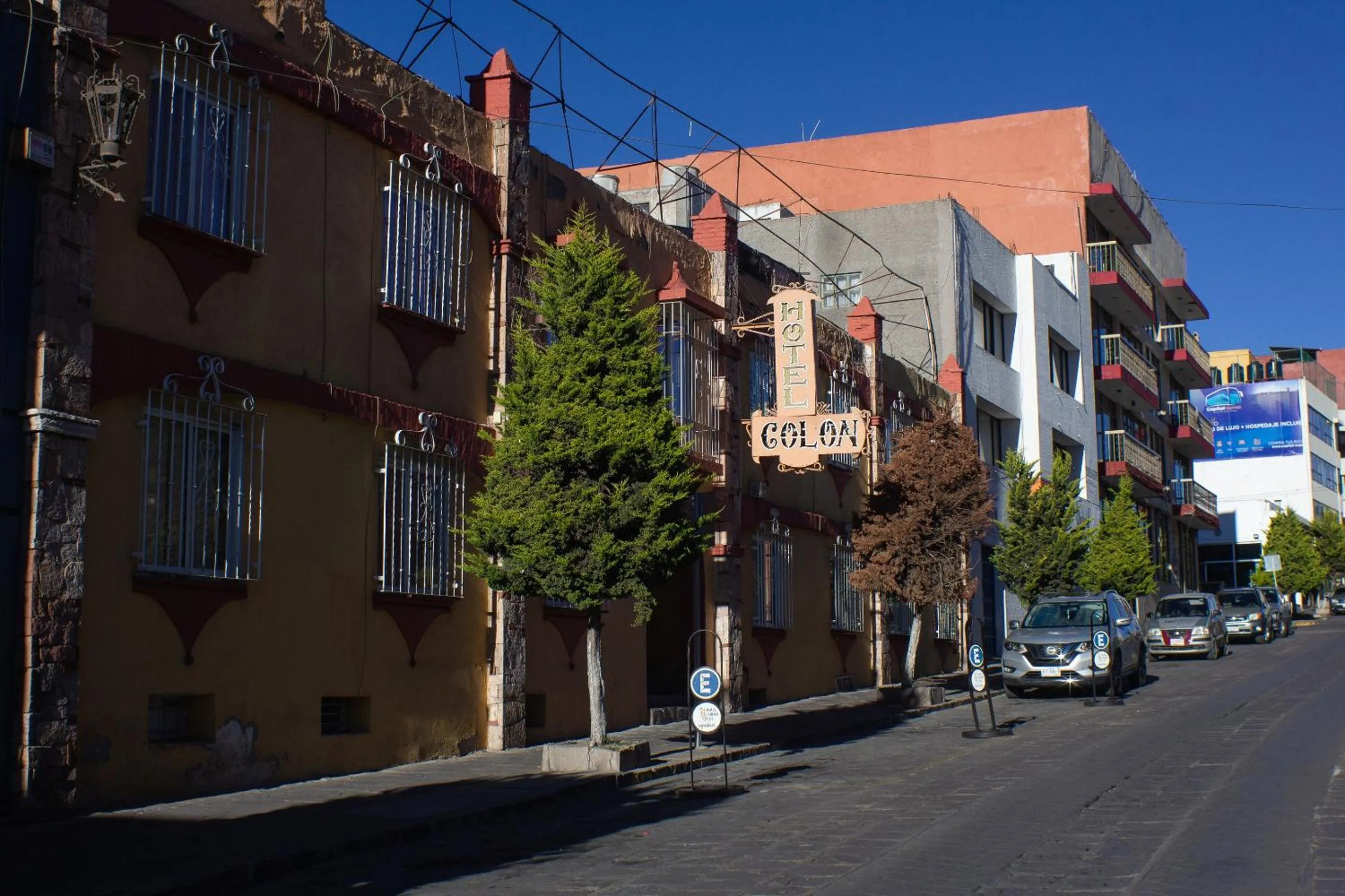 Facade/entrance in OYO Hotel Colón, Plaza Bicentenario, Zacatecas Centro