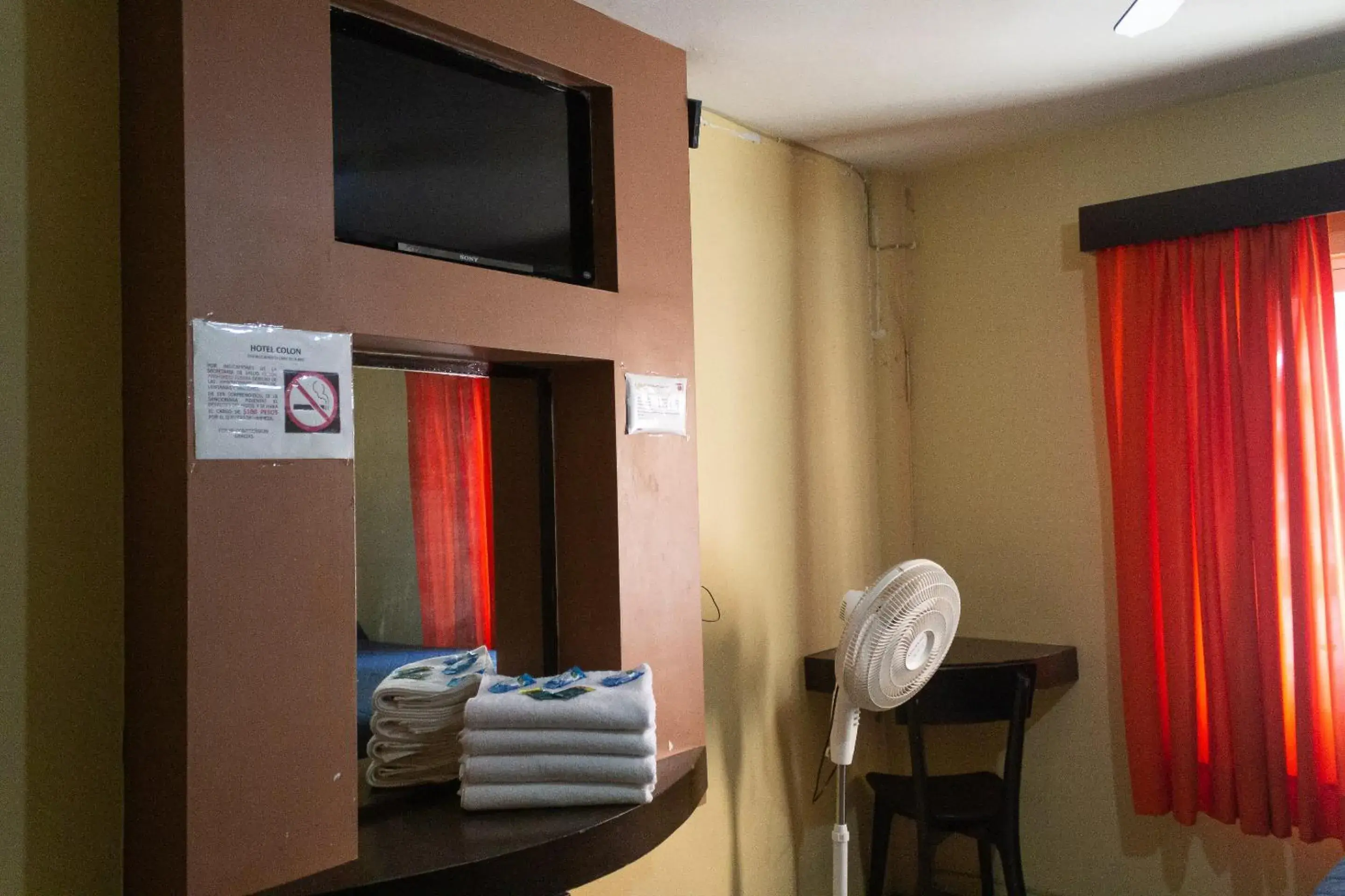 Bedroom, Bed in OYO Hotel Colón, Plaza Bicentenario, Zacatecas Centro Bedroom, Bed in OYO Hotel Colón, Plaza Bicentenario, Zacatecas Centro