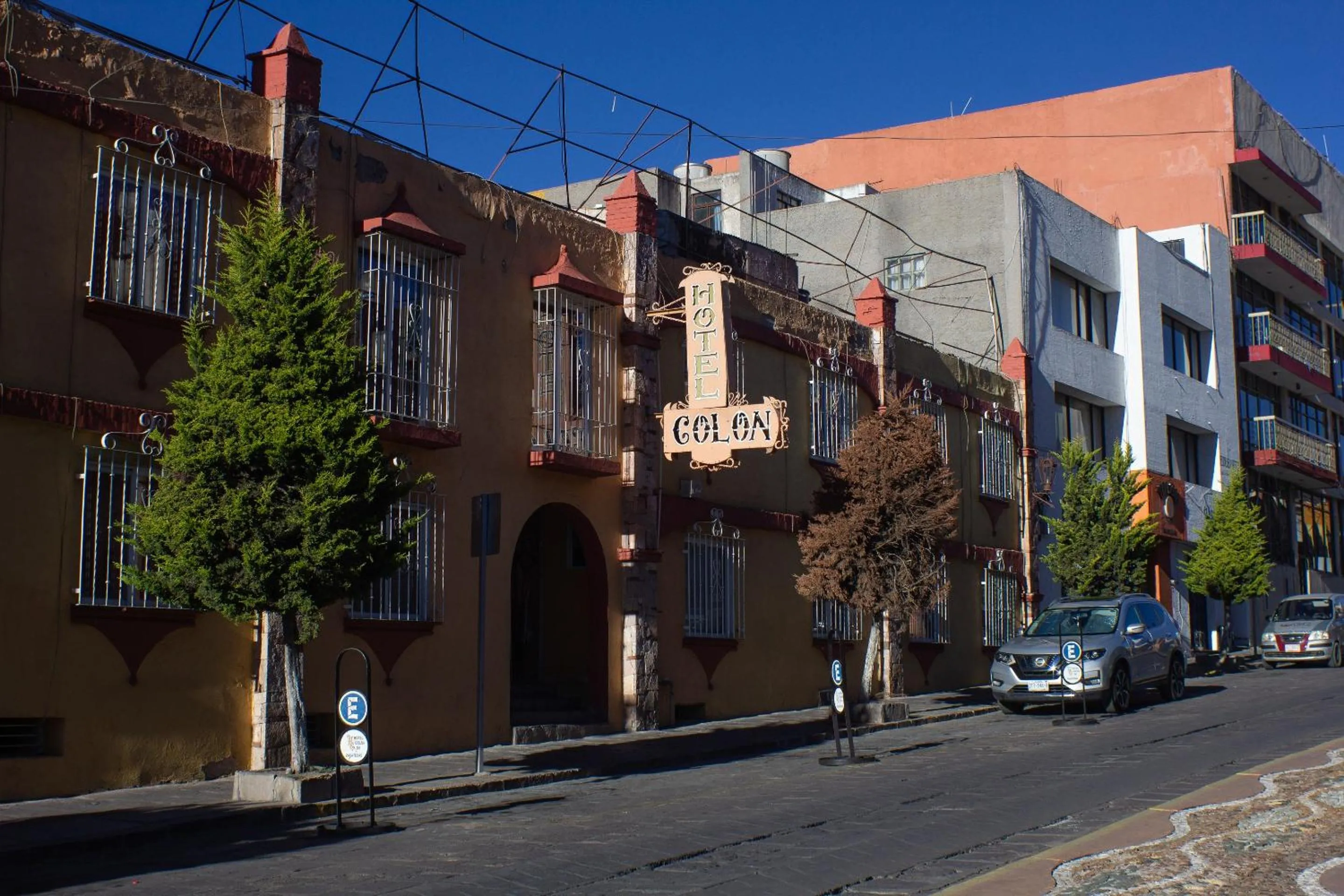 Facade/entrance in OYO Hotel Colón, Plaza Bicentenario, Zacatecas Centro