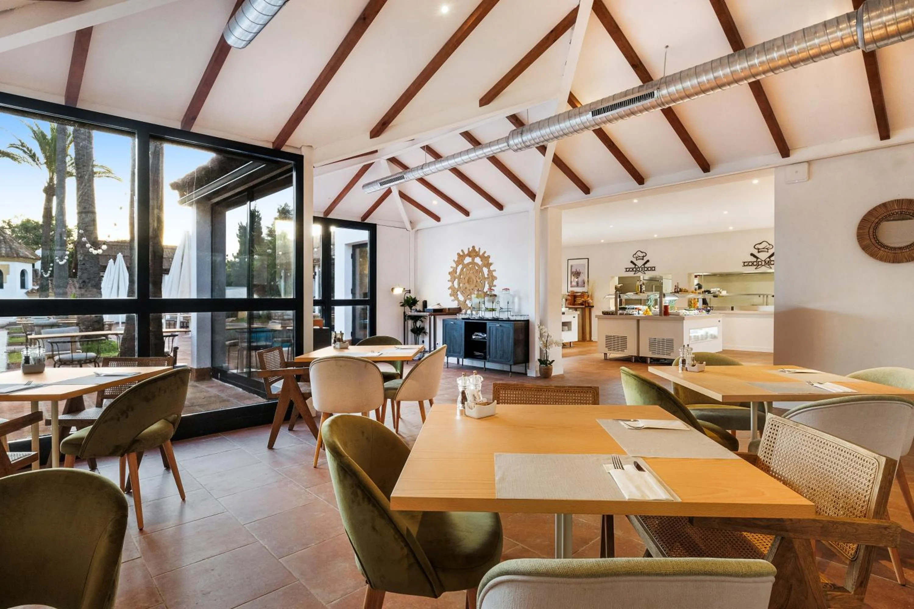 Restaurant/places to eat in Hotel Inmood San Roque