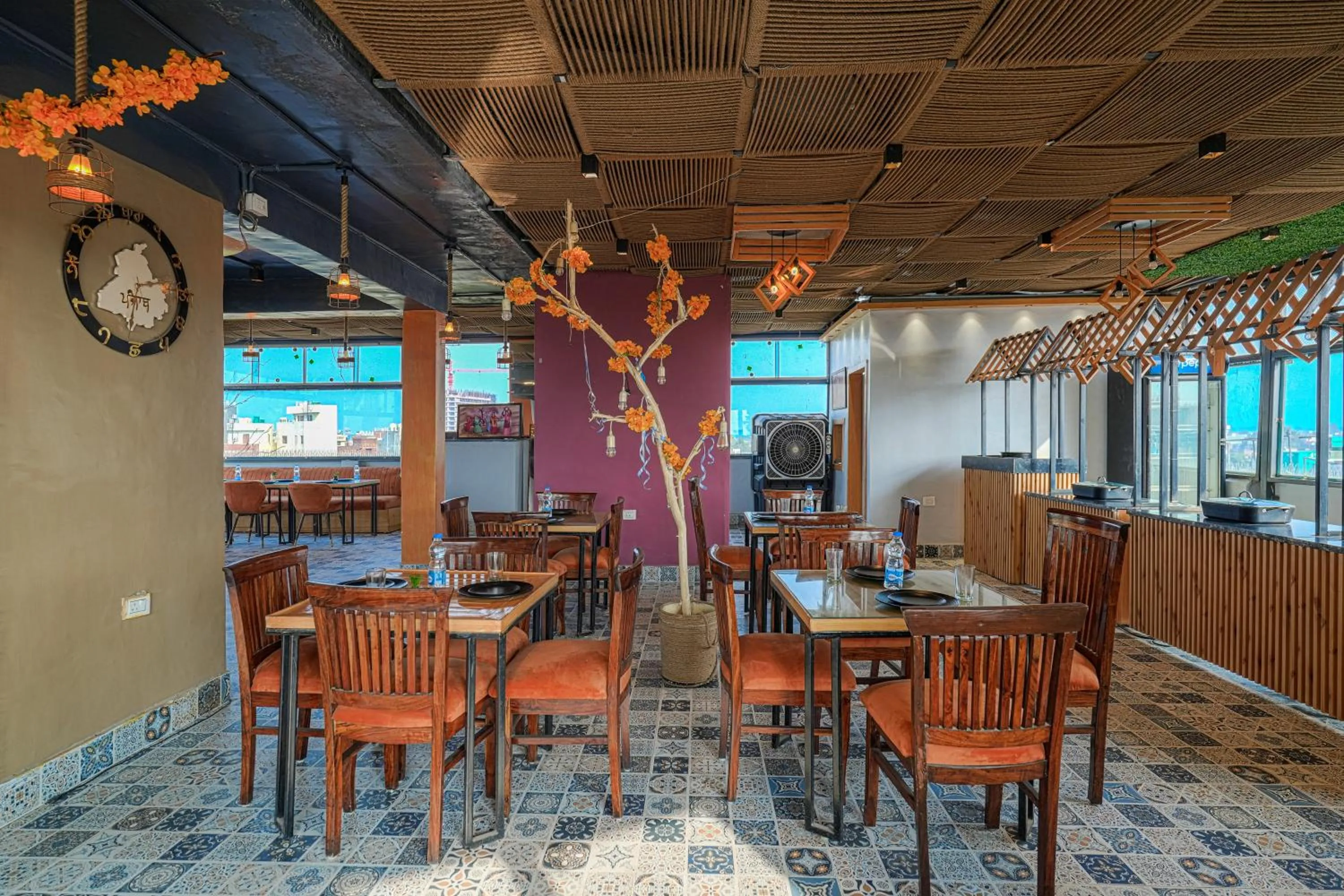 Restaurant/places to eat in Hotel Global Inn