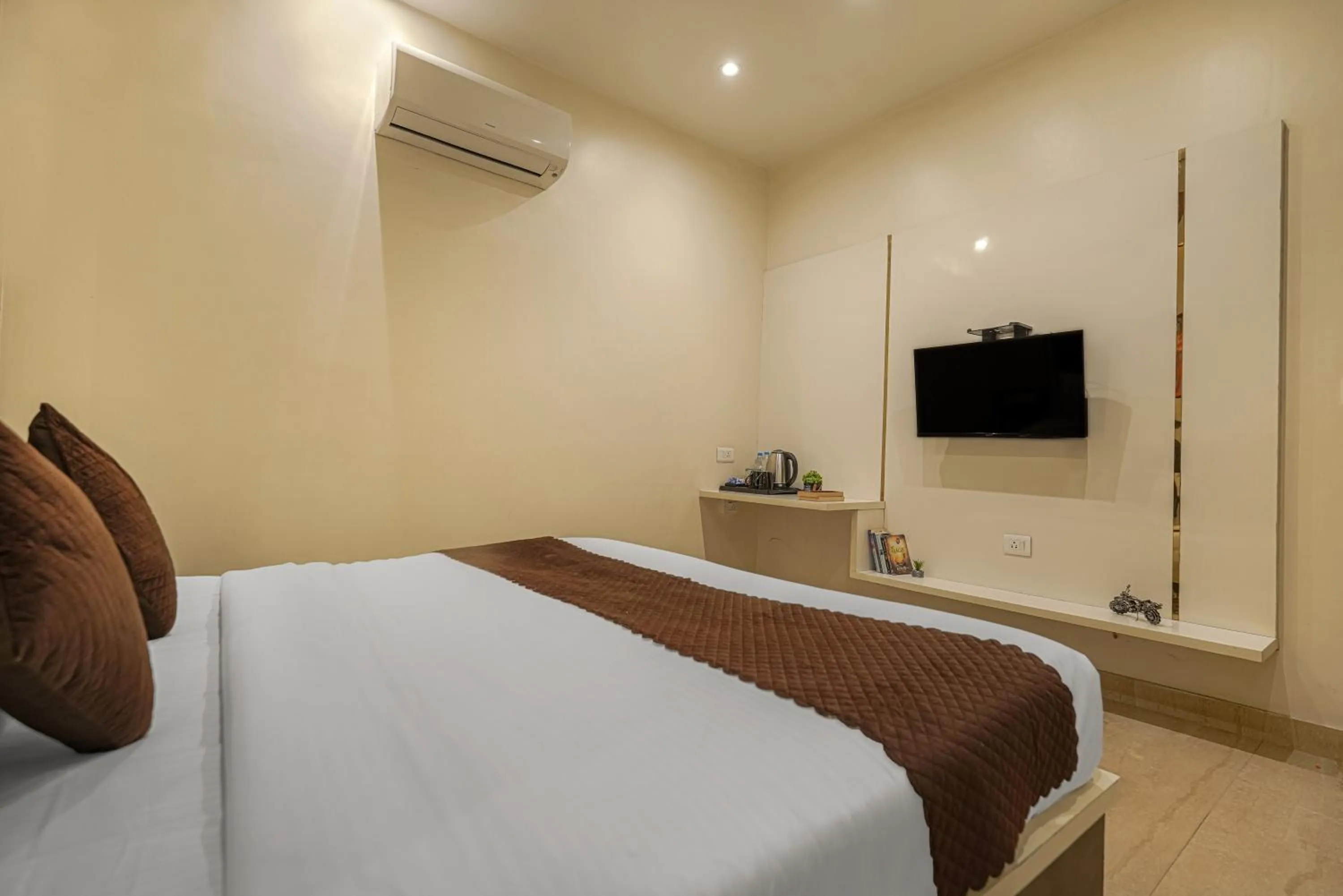 Photo of the whole room, Bed in Hotel Global Inn