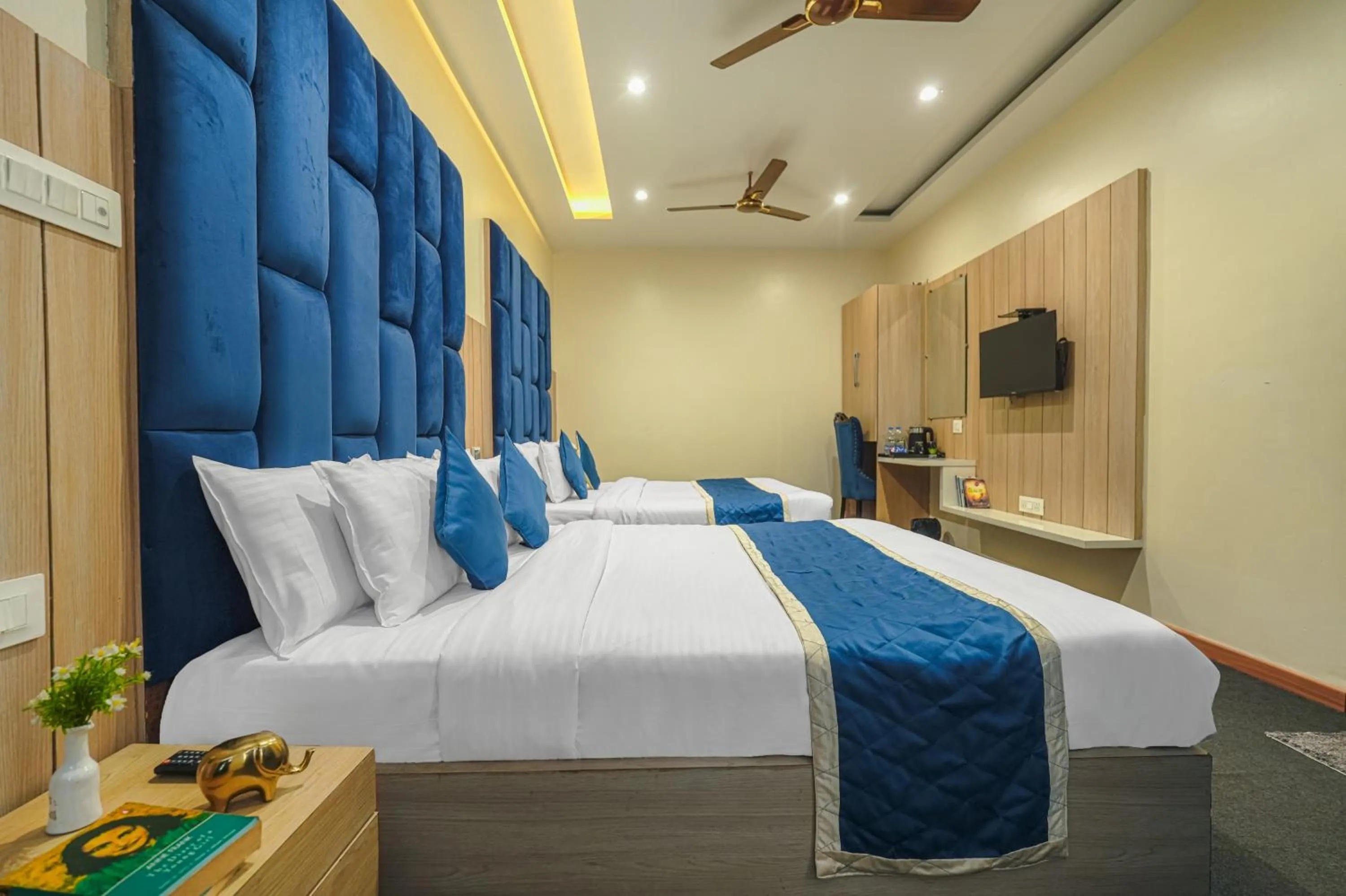 Photo of the whole room, Bed in Hotel Global Inn