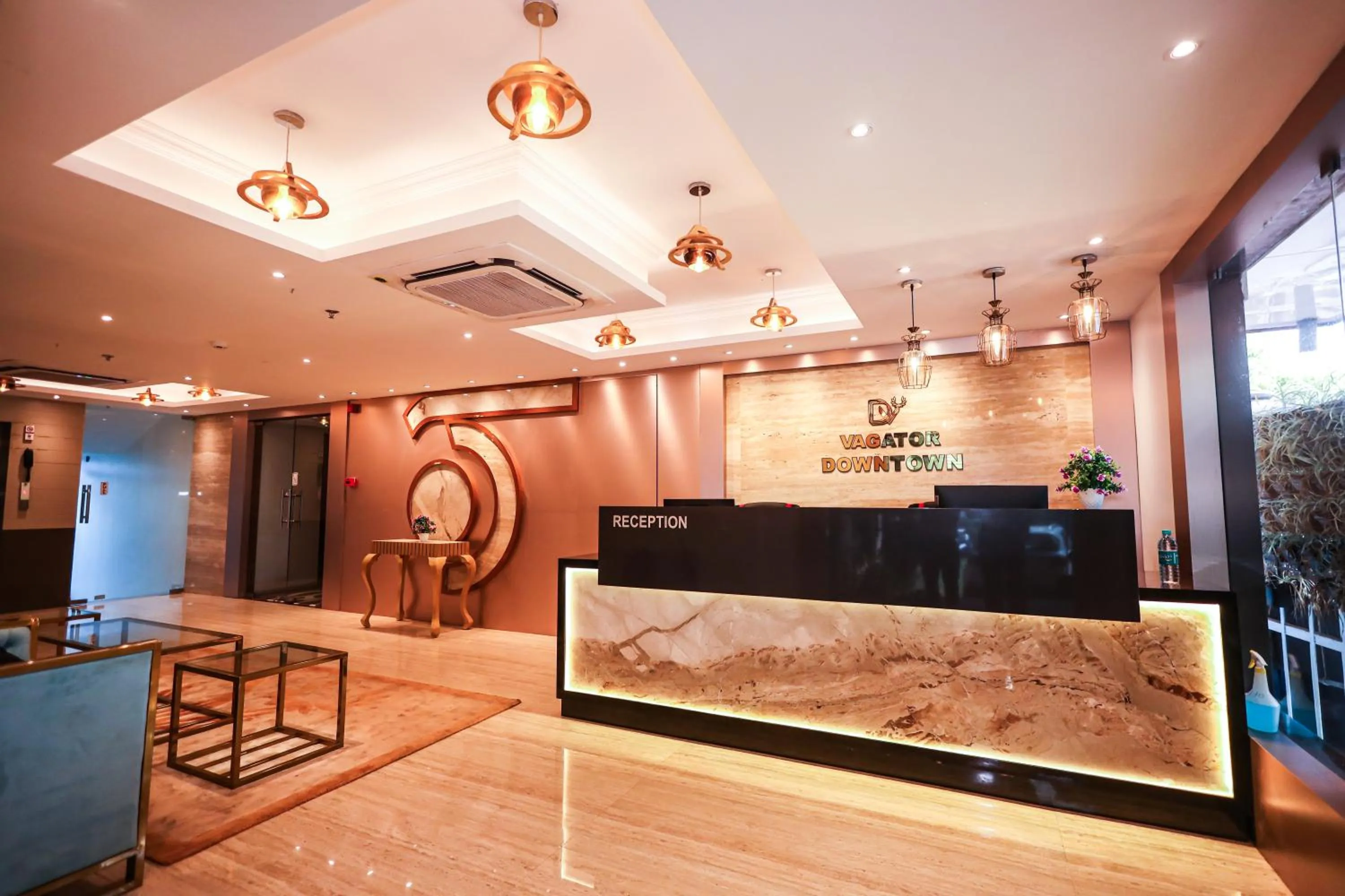 Lobby or reception in Vagator Downtown By VDP