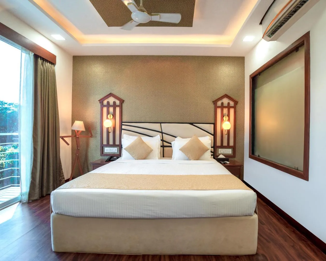 Photo of the whole room, Bed in Vagator Downtown By VDP