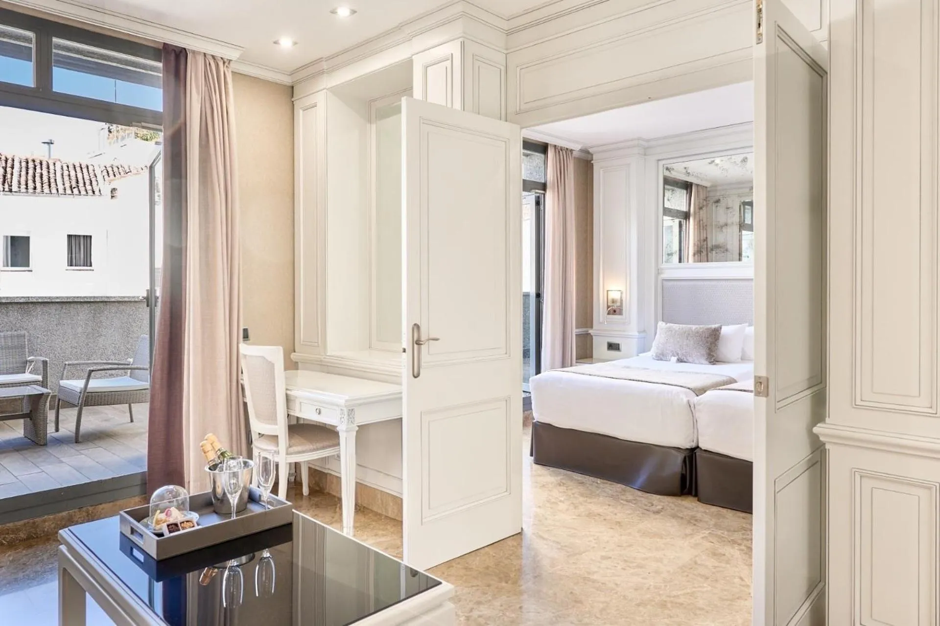 Photo of the whole room, Bed in VP Jardín de Recoletos