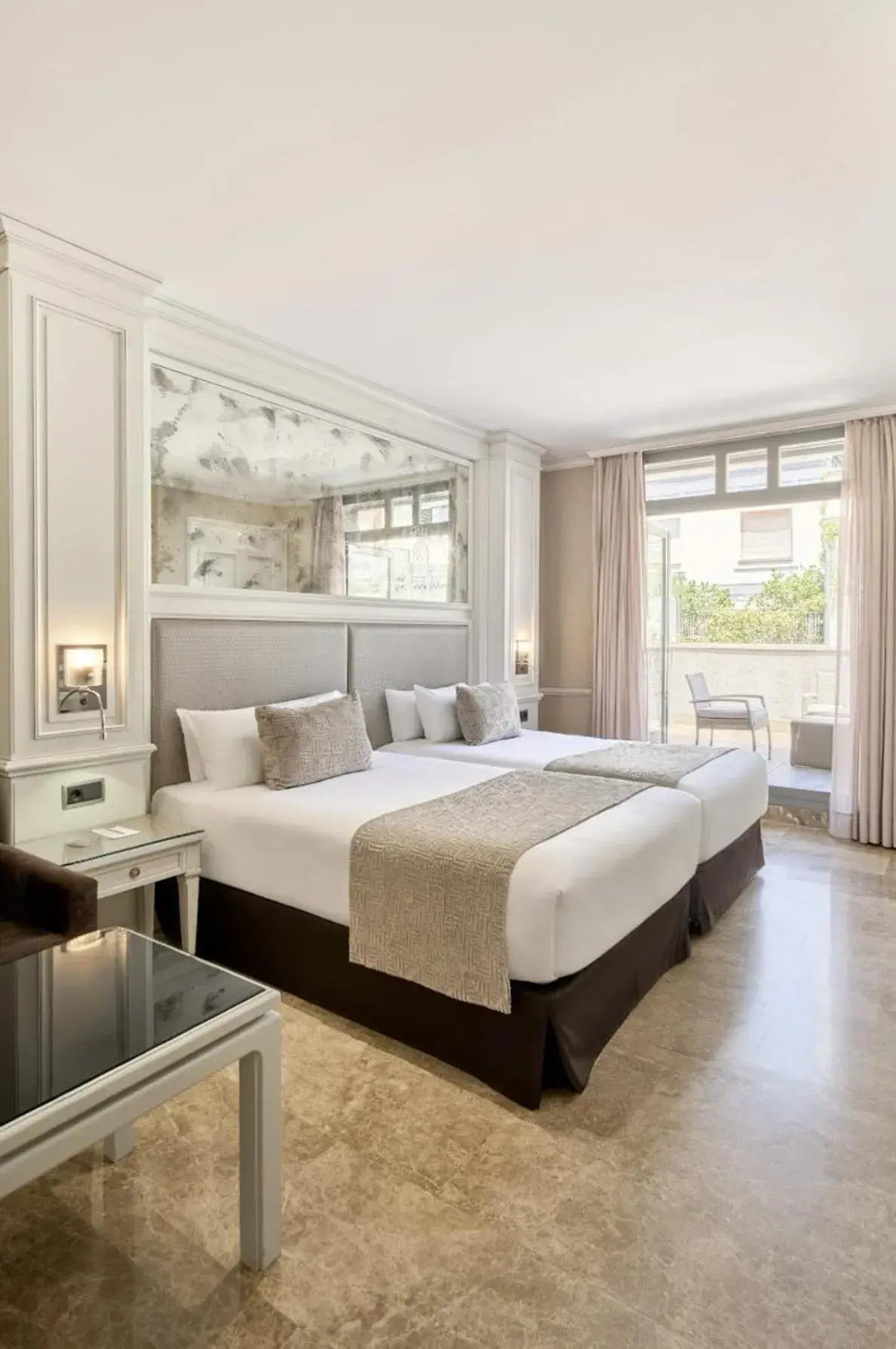 Photo of the whole room, Bed in VP Jardín de Recoletos Photo of the whole room, Bed in VP Jardín de Recoletos