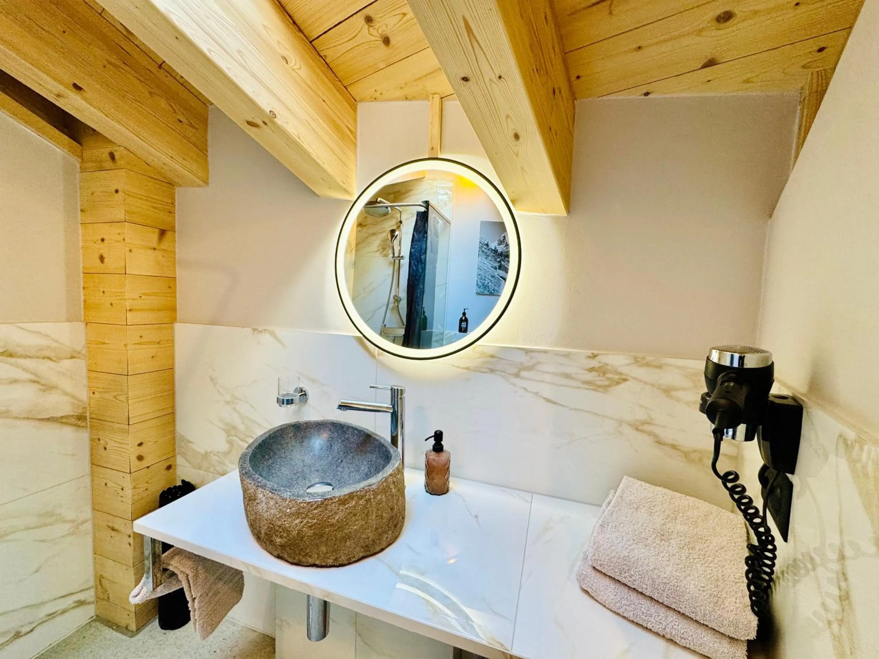 Bathroom in Peaky Riders Self Check-in Hotel