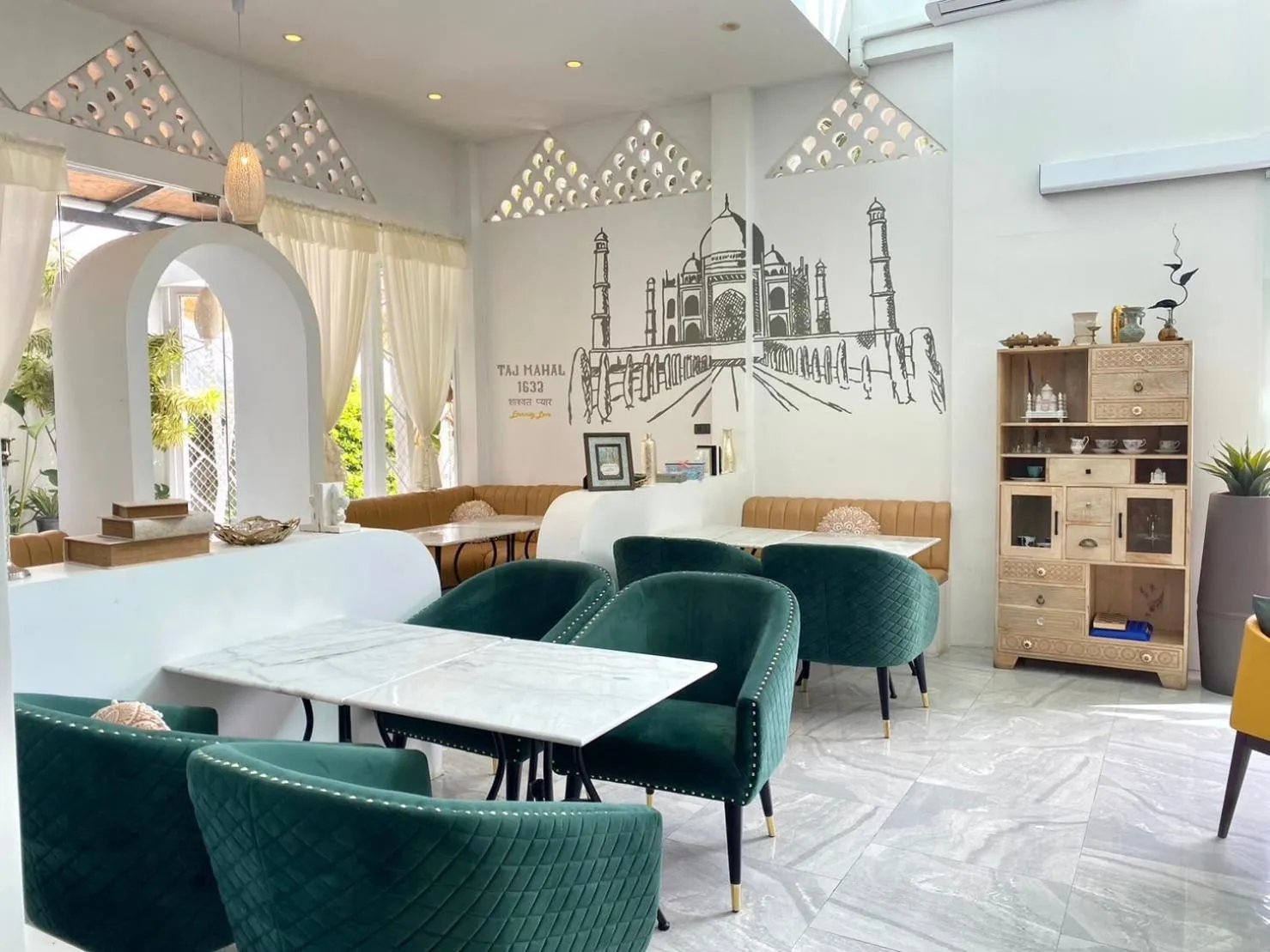 Restaurant/places to eat in Tajh Pool Villas