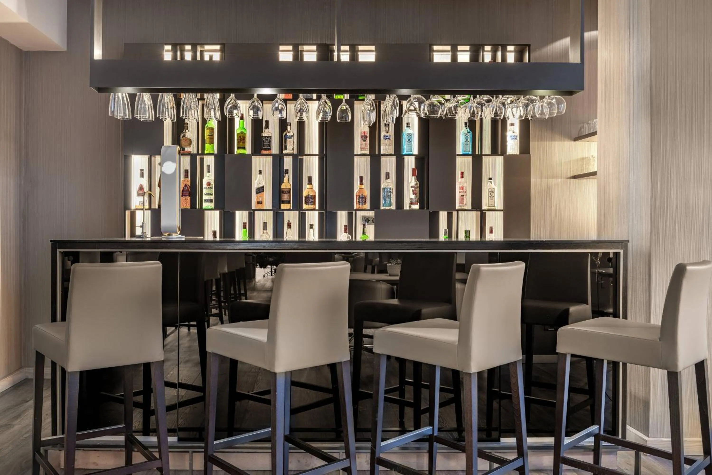 Lounge or bar in AC Hotel Huelva by Marriott