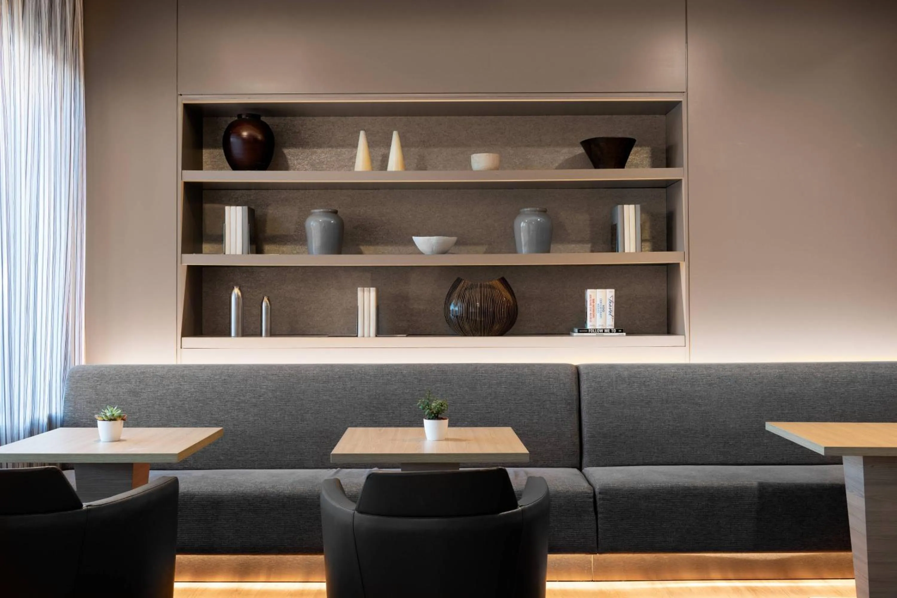 Lounge or bar in AC Hotel Huelva by Marriott