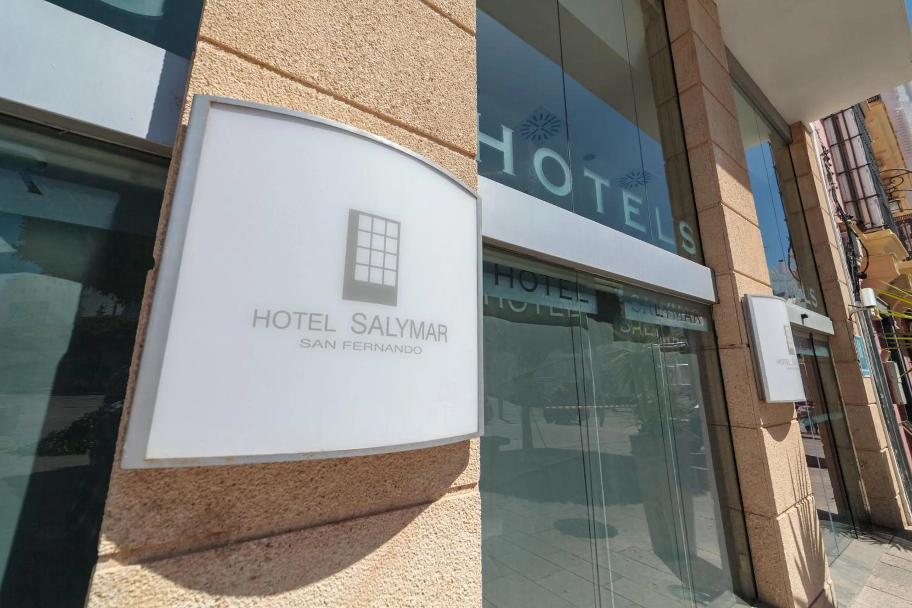Facade/entrance in Hotel Salymar