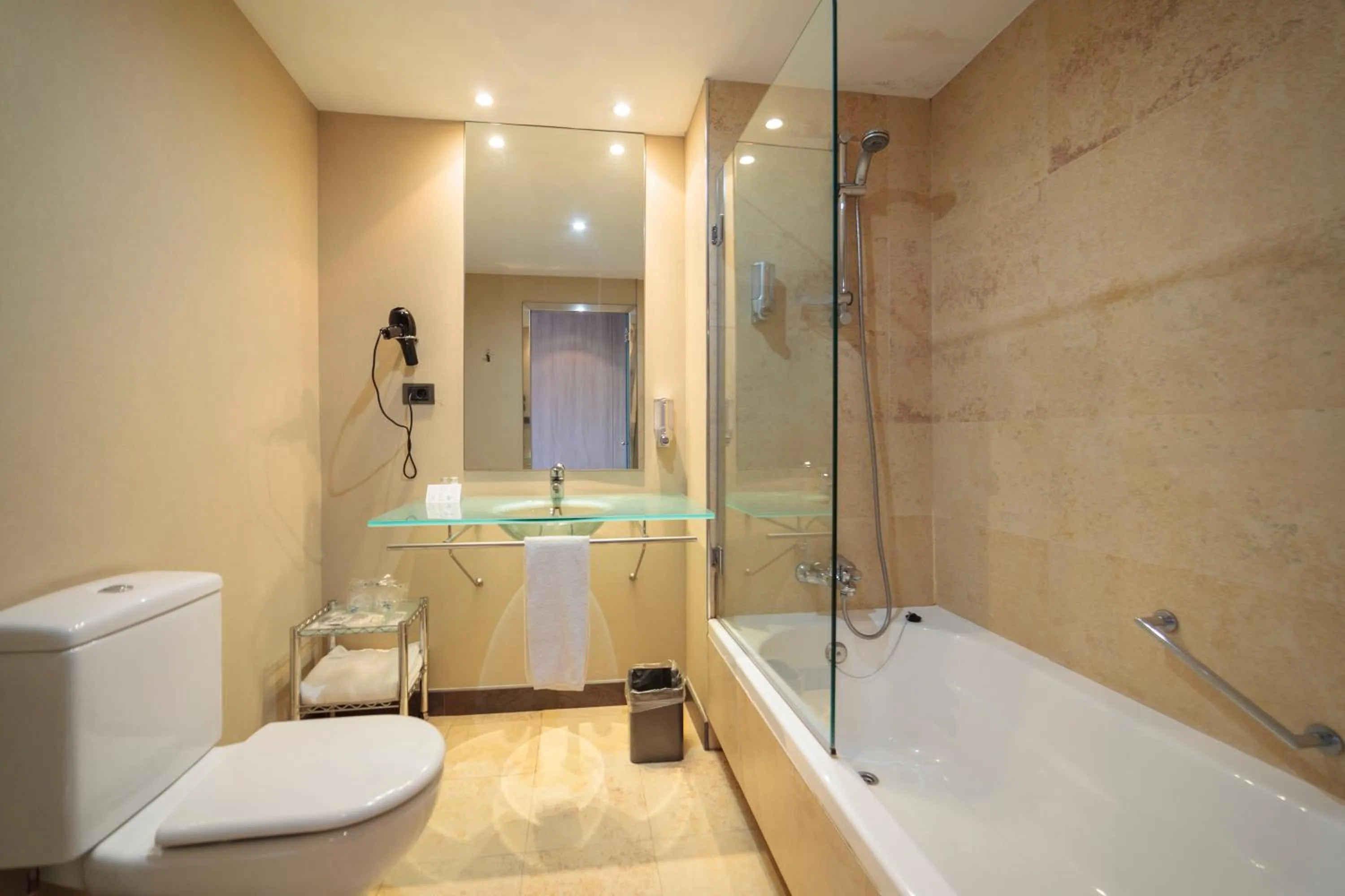 Bathroom in Hotel Salymar