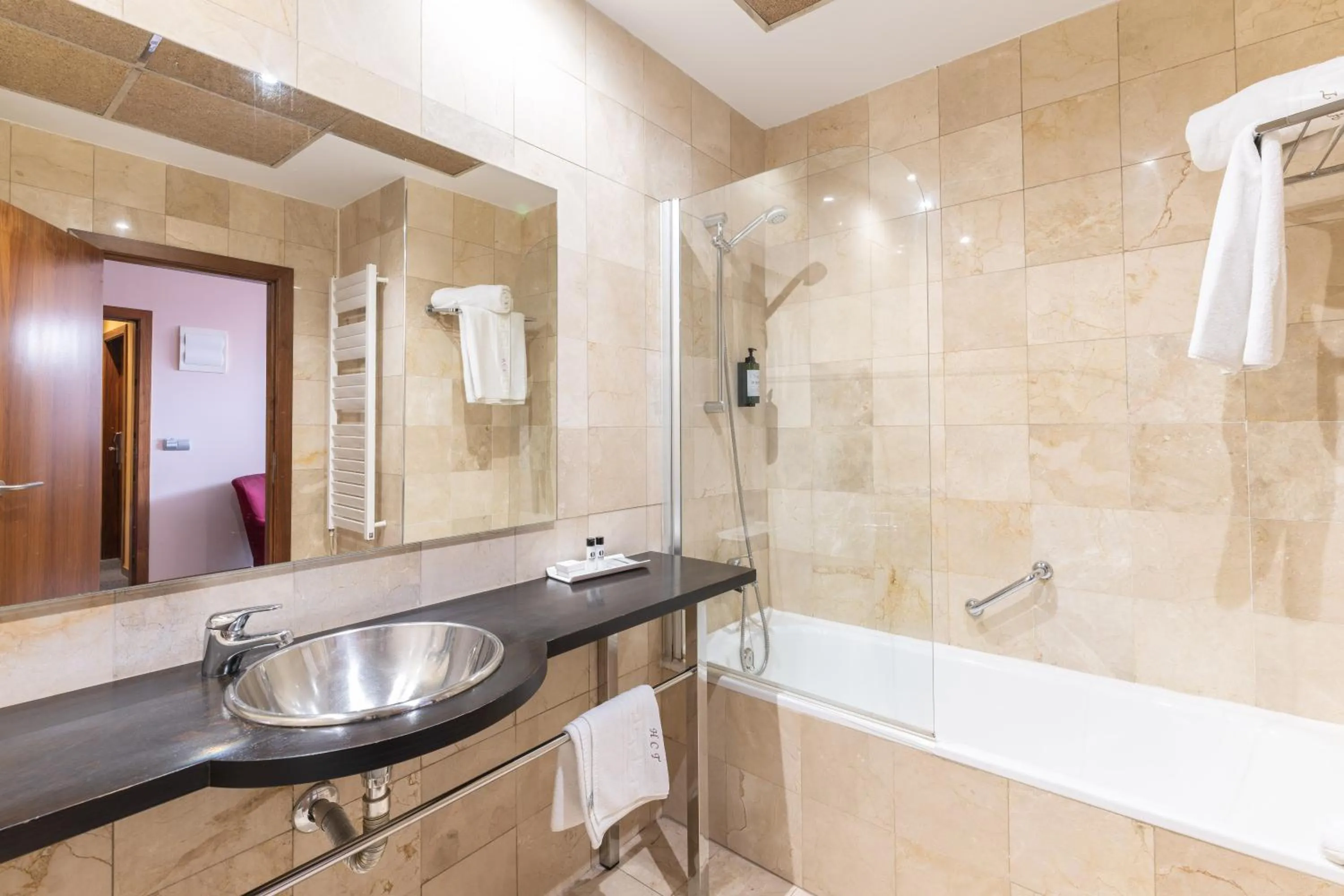 Bathroom in Hospedium Hotel Casino Del Tormes