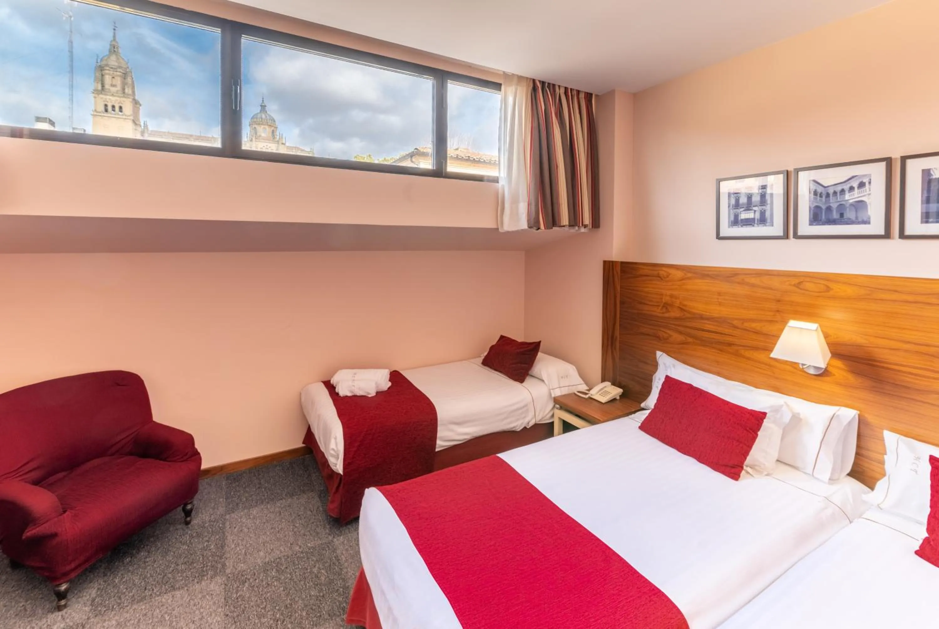 Photo of the whole room, Bed in Hospedium Hotel Casino Del Tormes