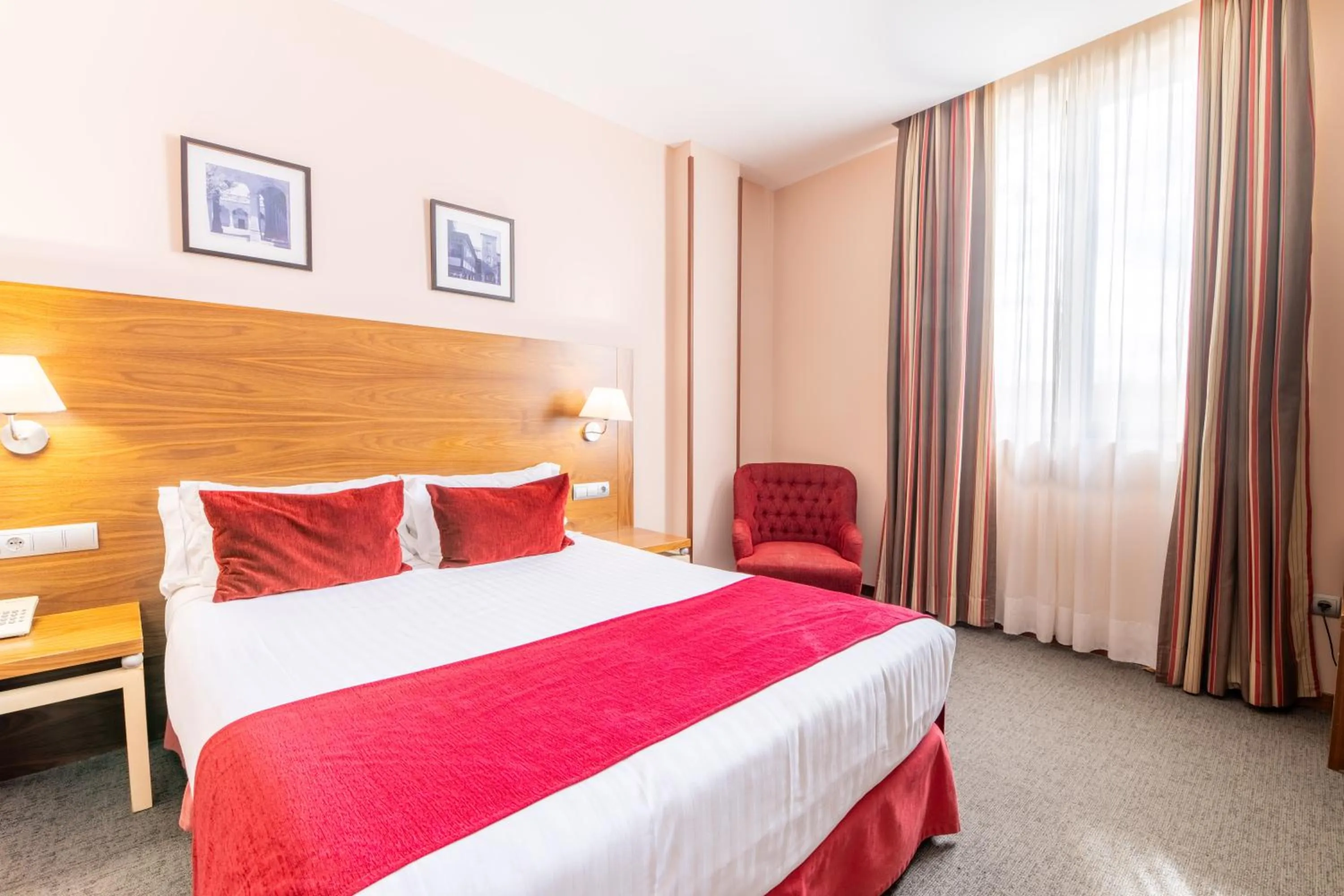 Photo of the whole room, Bed in Hospedium Hotel Casino Del Tormes