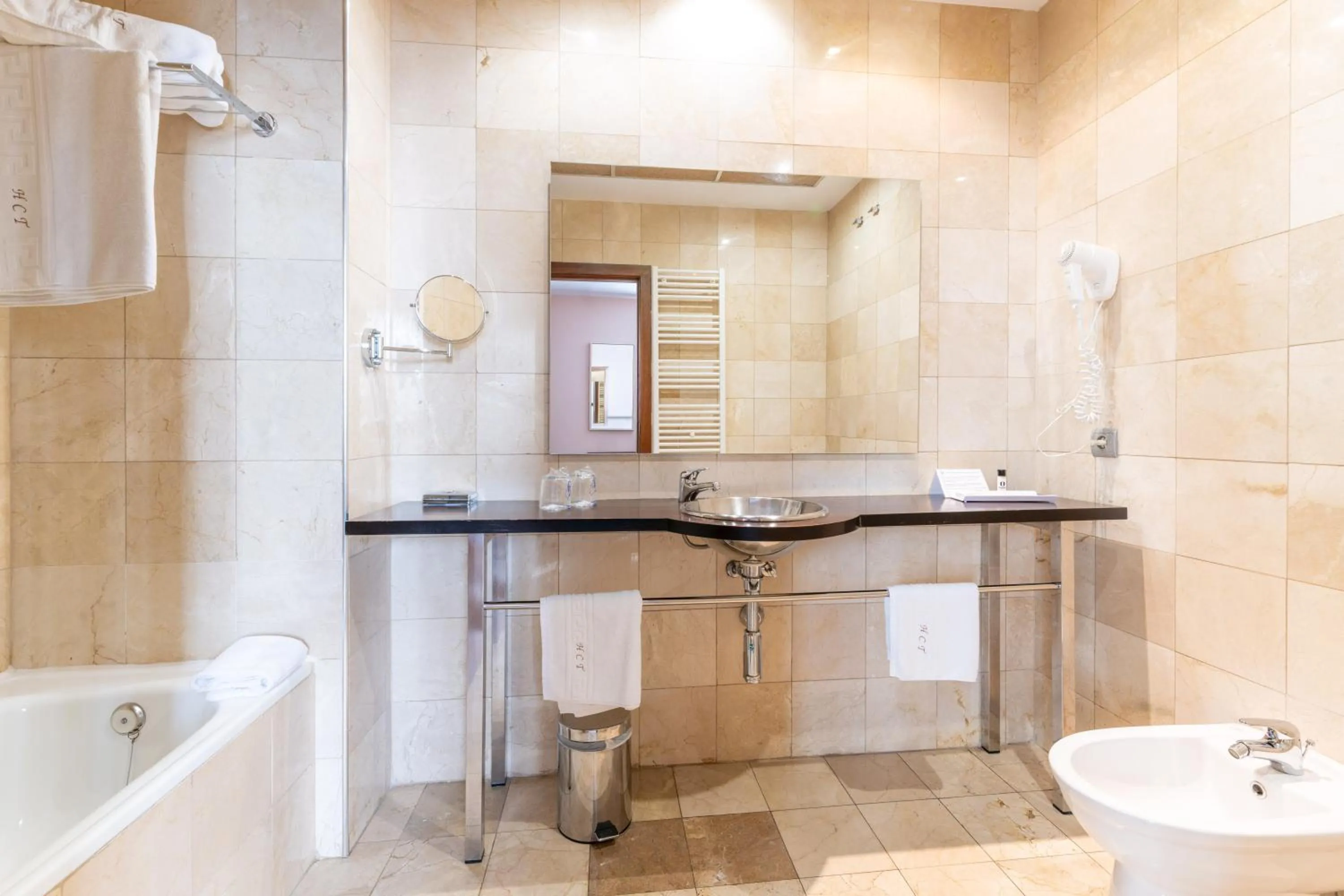 Bathroom in Hospedium Hotel Casino Del Tormes