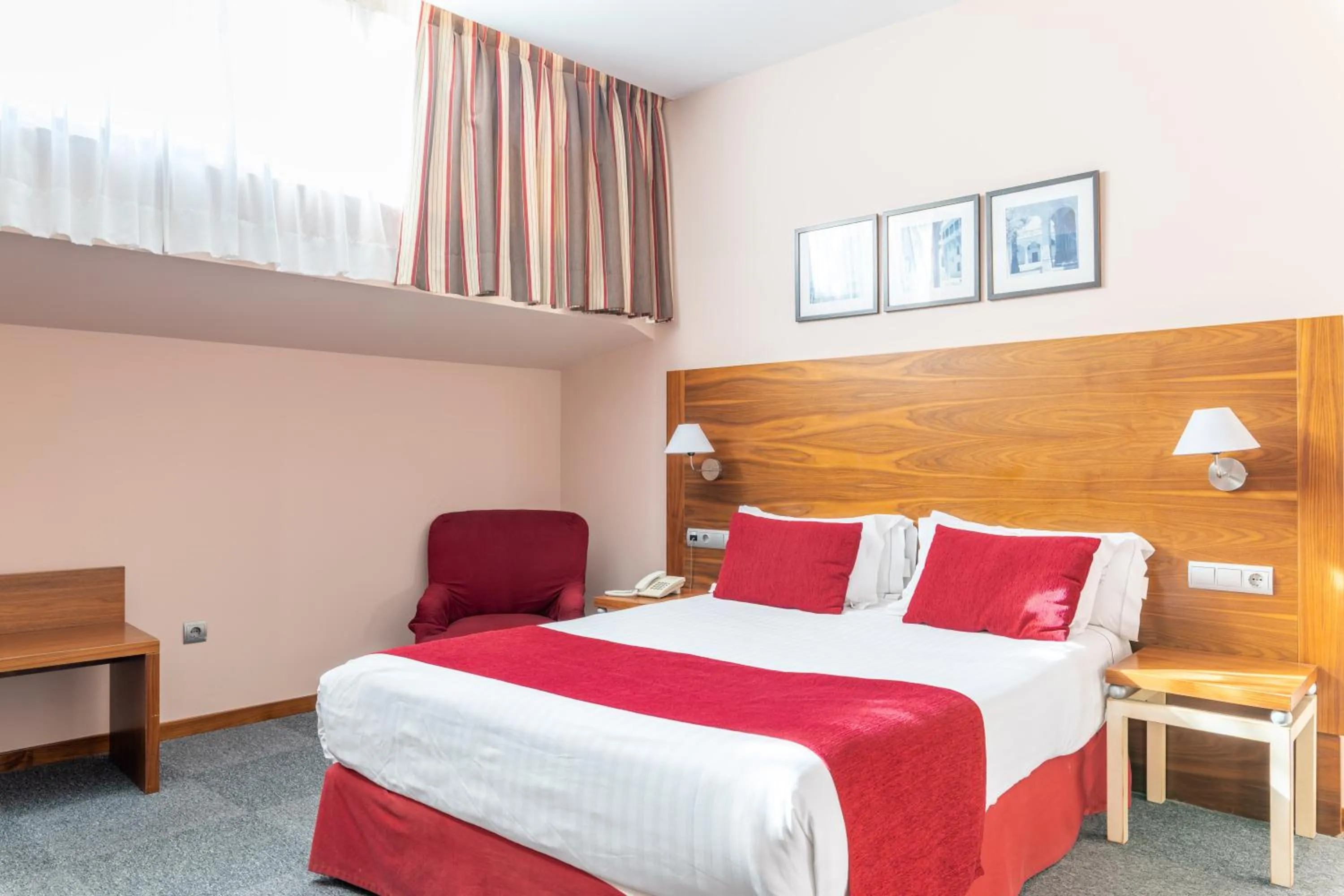 Photo of the whole room, Bed in Hospedium Hotel Casino Del Tormes