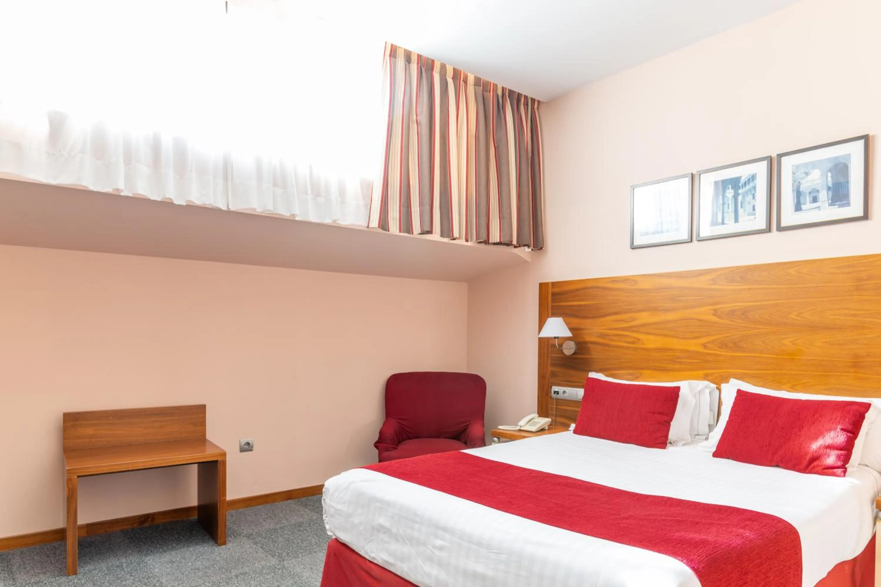 Photo of the whole room, Bed in Hospedium Hotel Casino Del Tormes