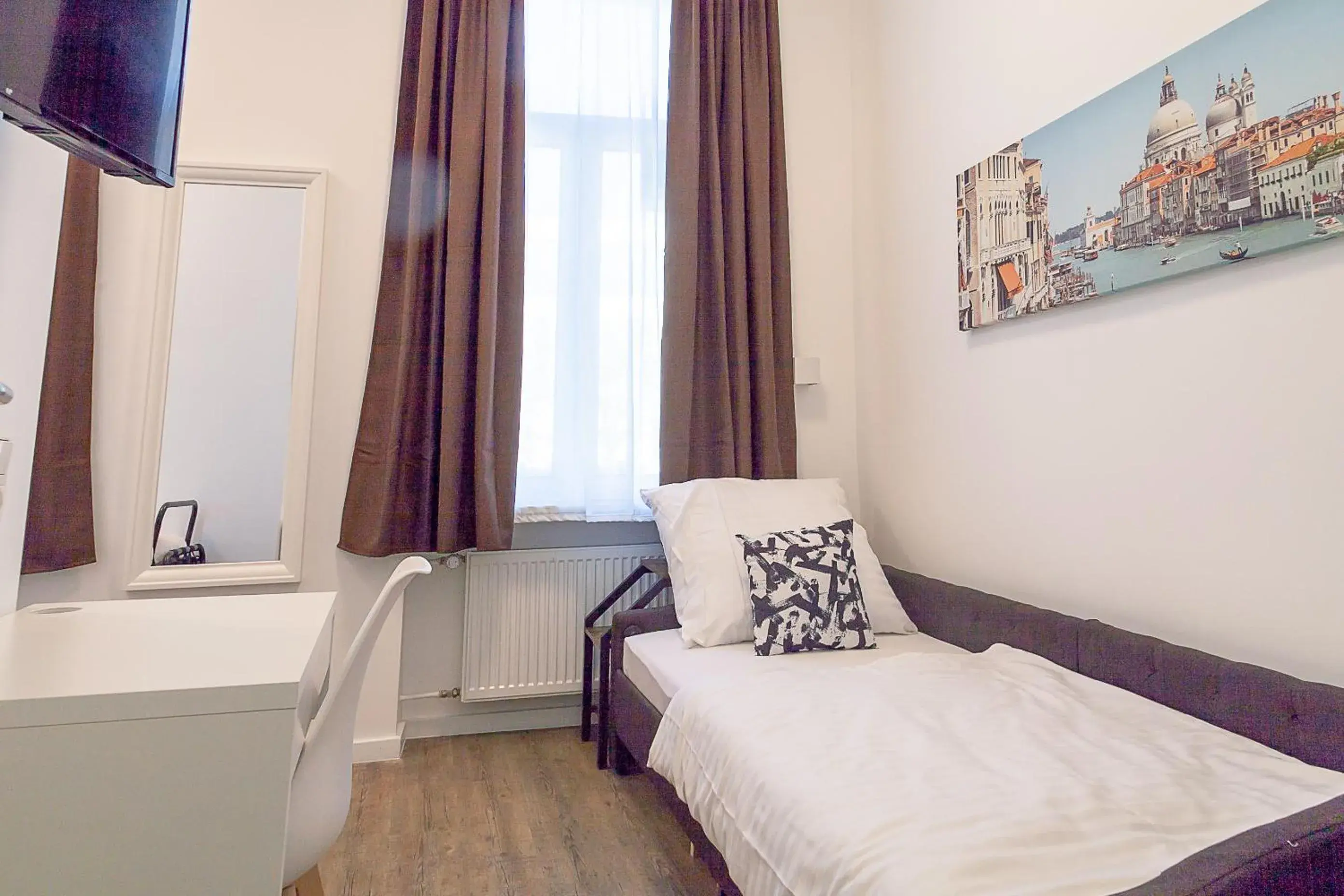 Twin Room with Private External Bathroom in Hotel Soers Twin Room with Private External Bathroom in Hotel Soers