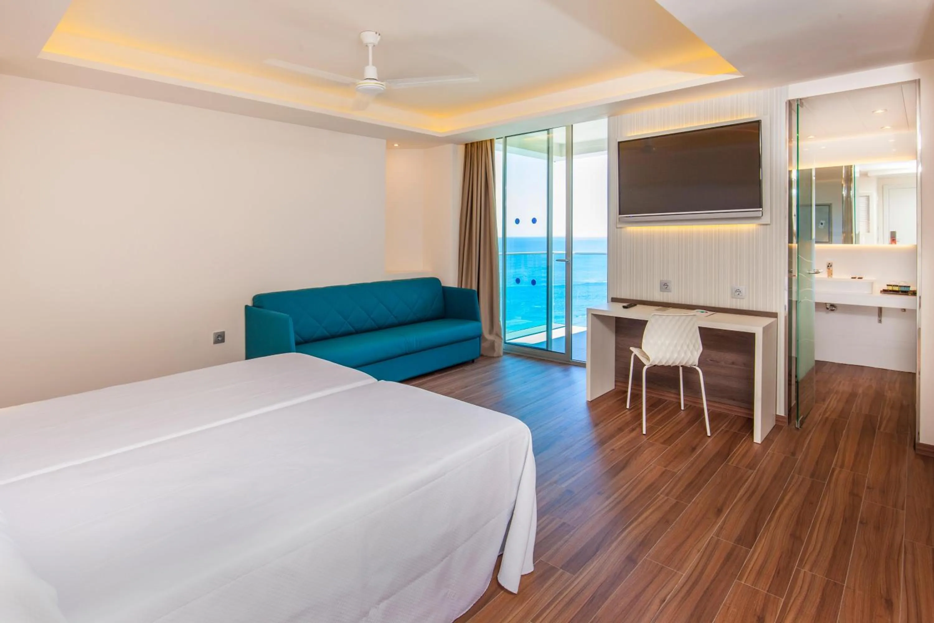 Photo of the whole room, Bed in Port Benidorm Hotel & Spa 4* Sup