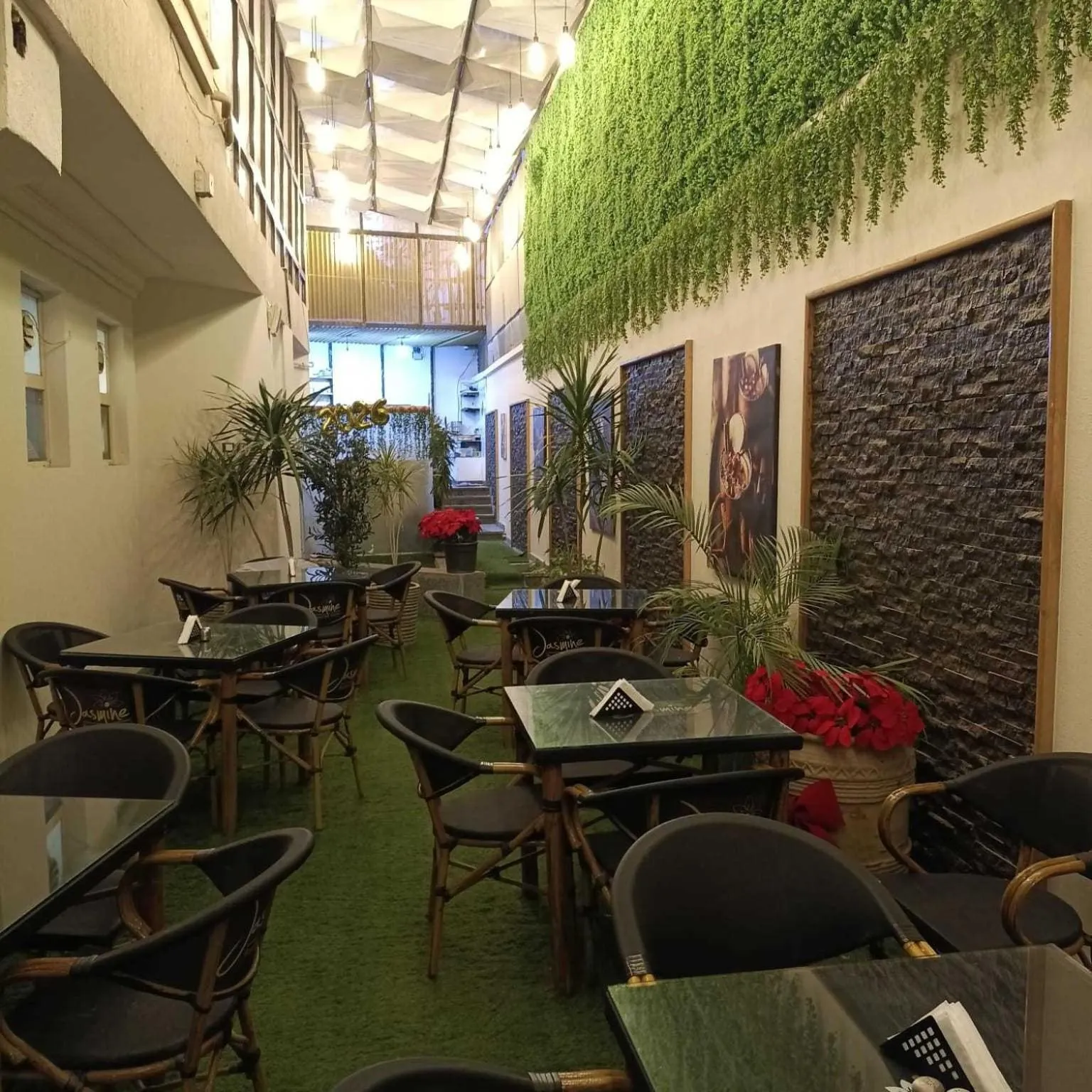 Restaurant/places to eat in Jasmine Pyramids Hotel