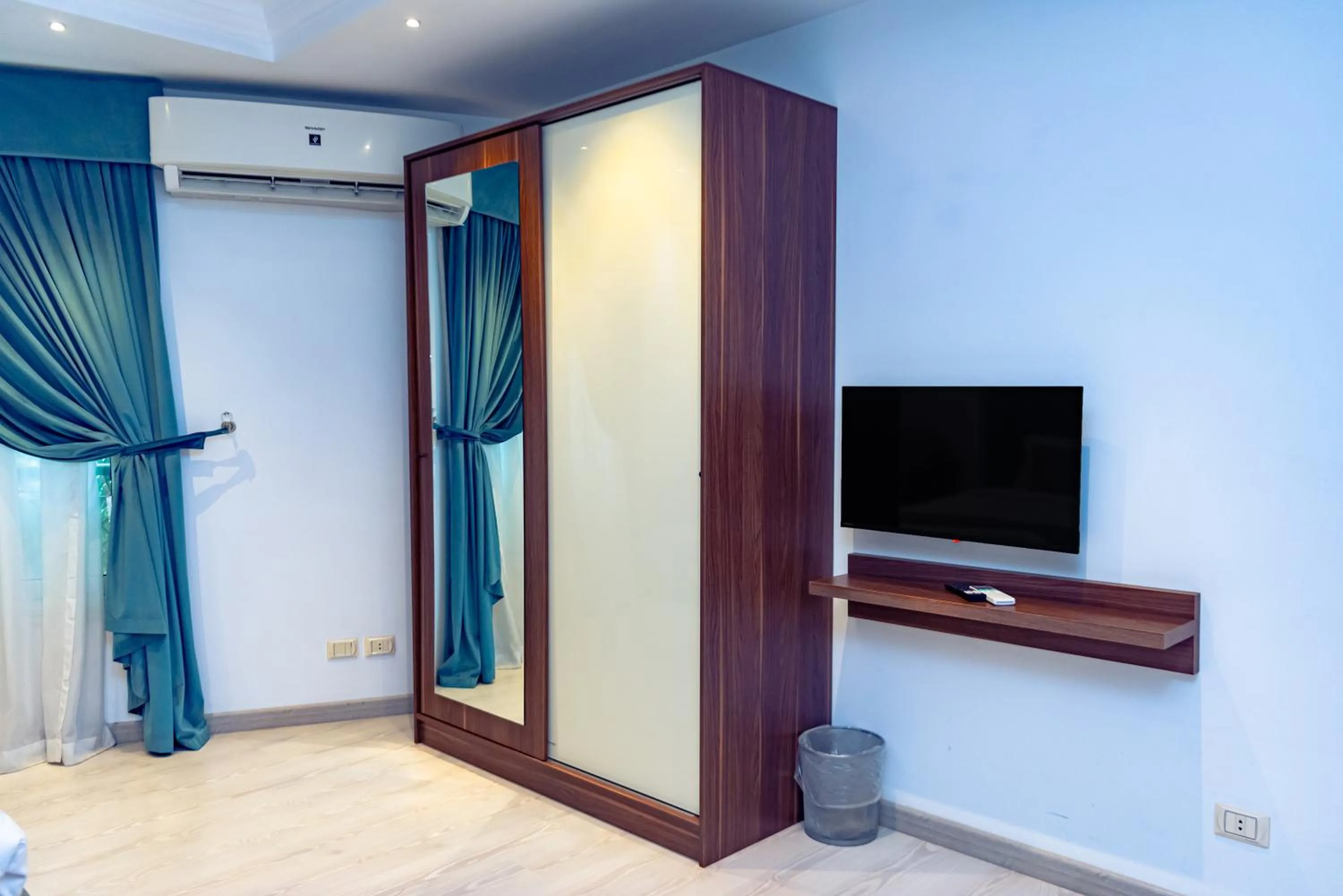 TV and multimedia in Jasmine Pyramids Hotel