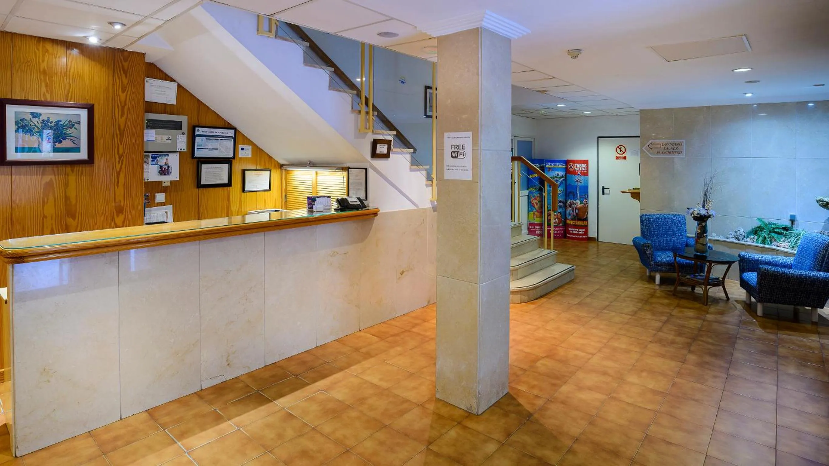Lobby or reception in Apartamentos Avenida