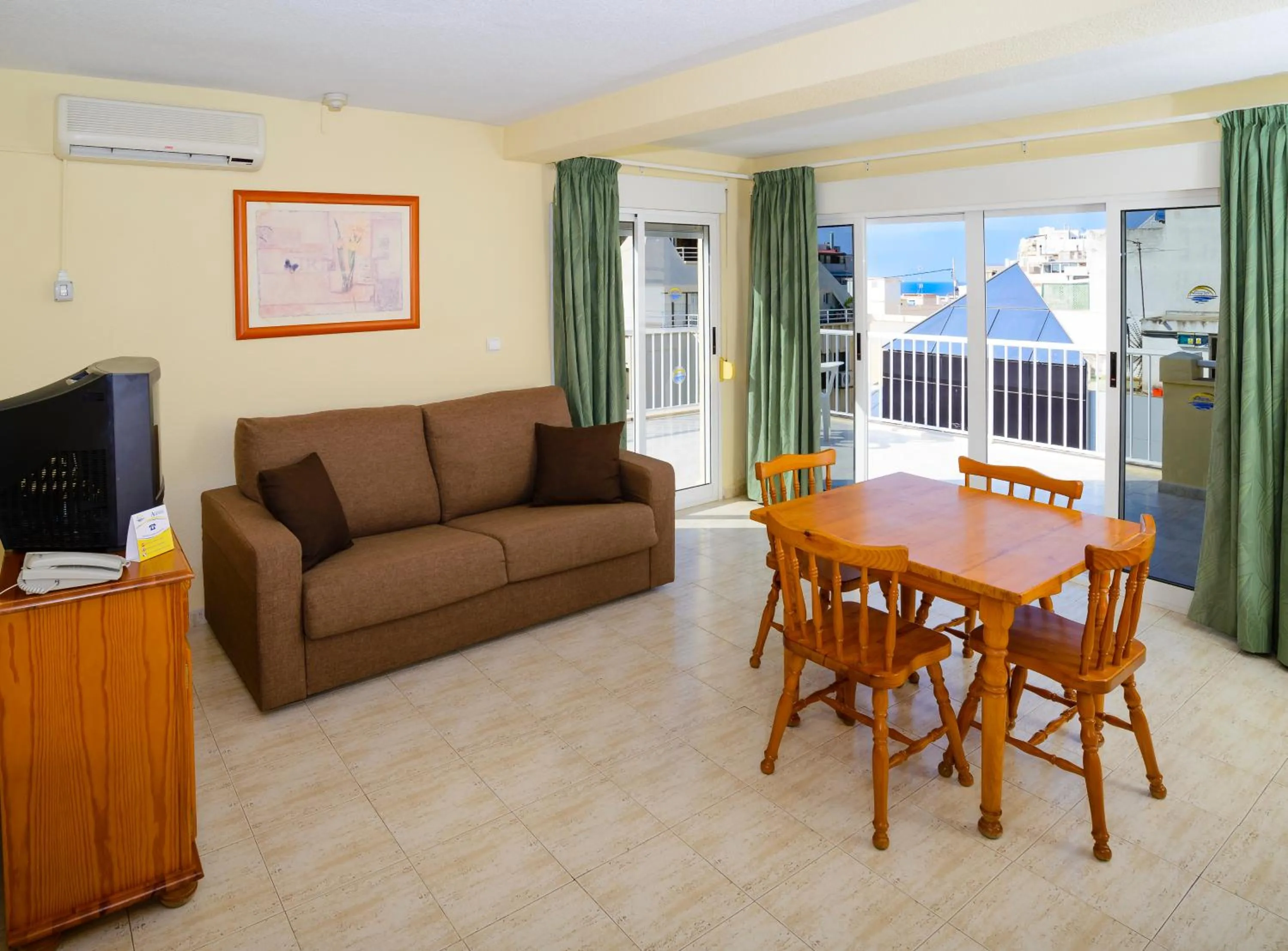 Day in Apartamentos Avenida