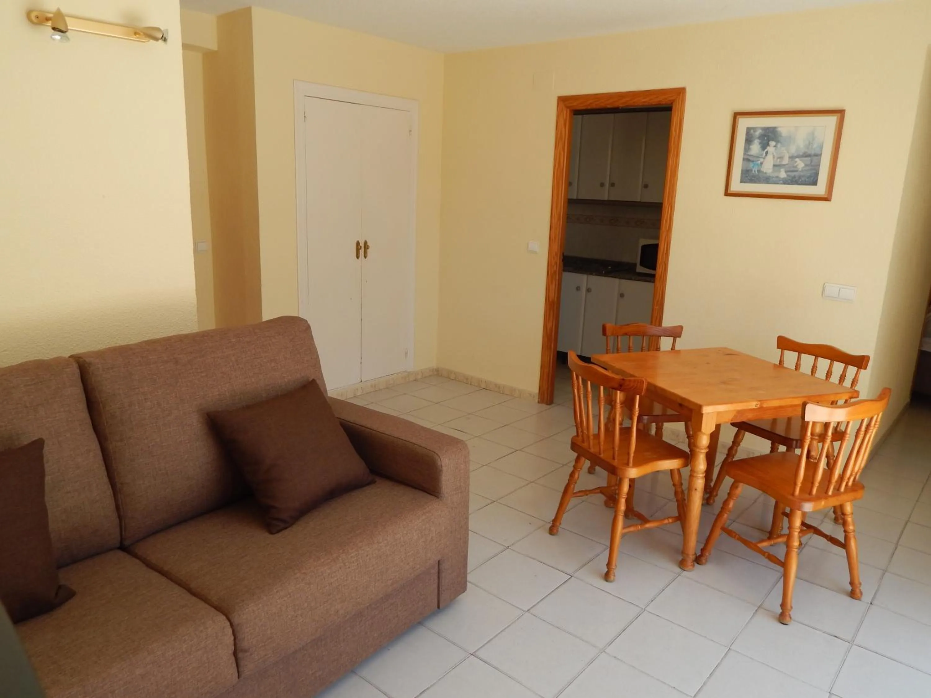 Photo of the whole room in Apartamentos Avenida