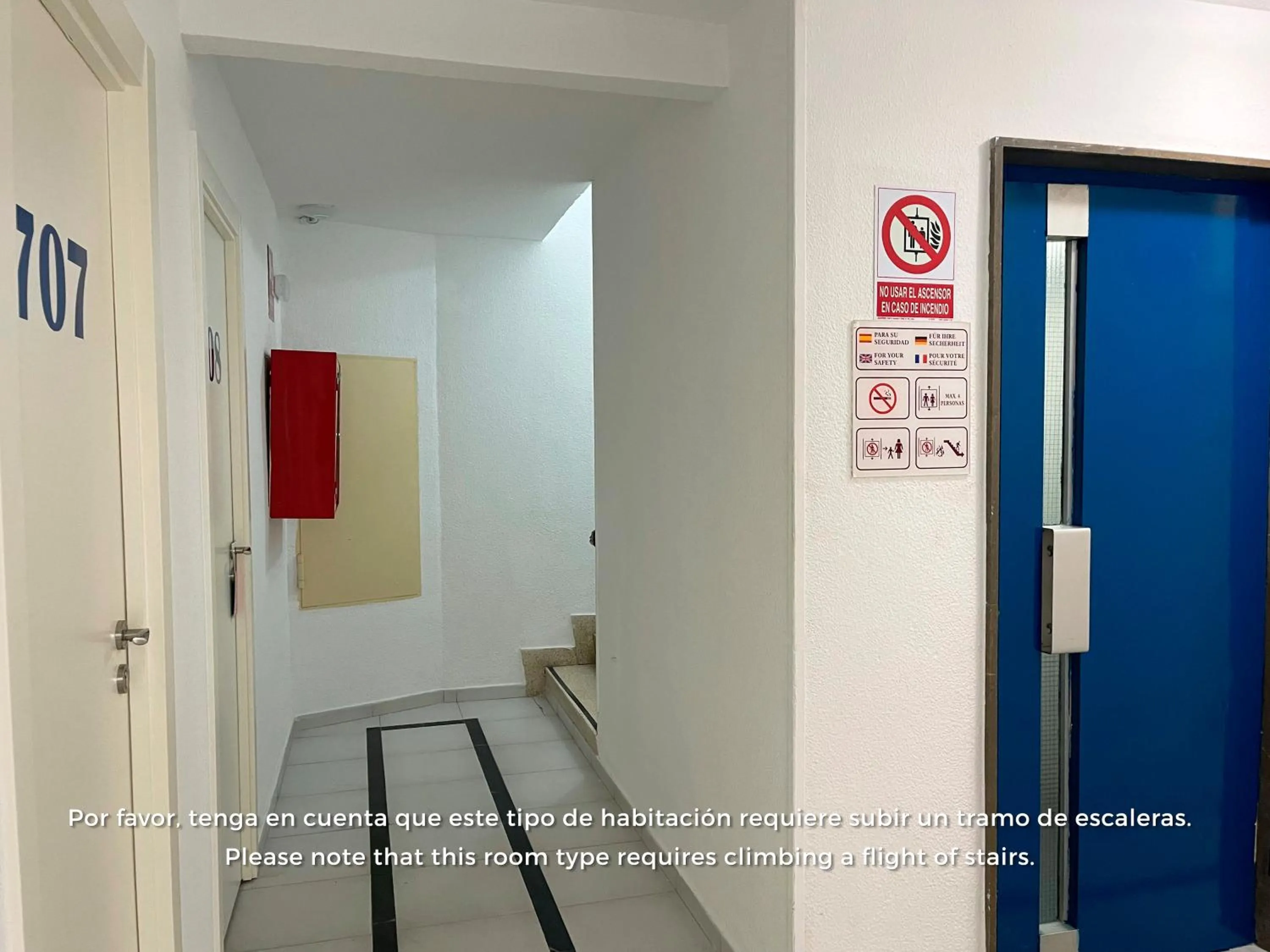 Decorative detail in Hotel Flats Friends Mar Blau