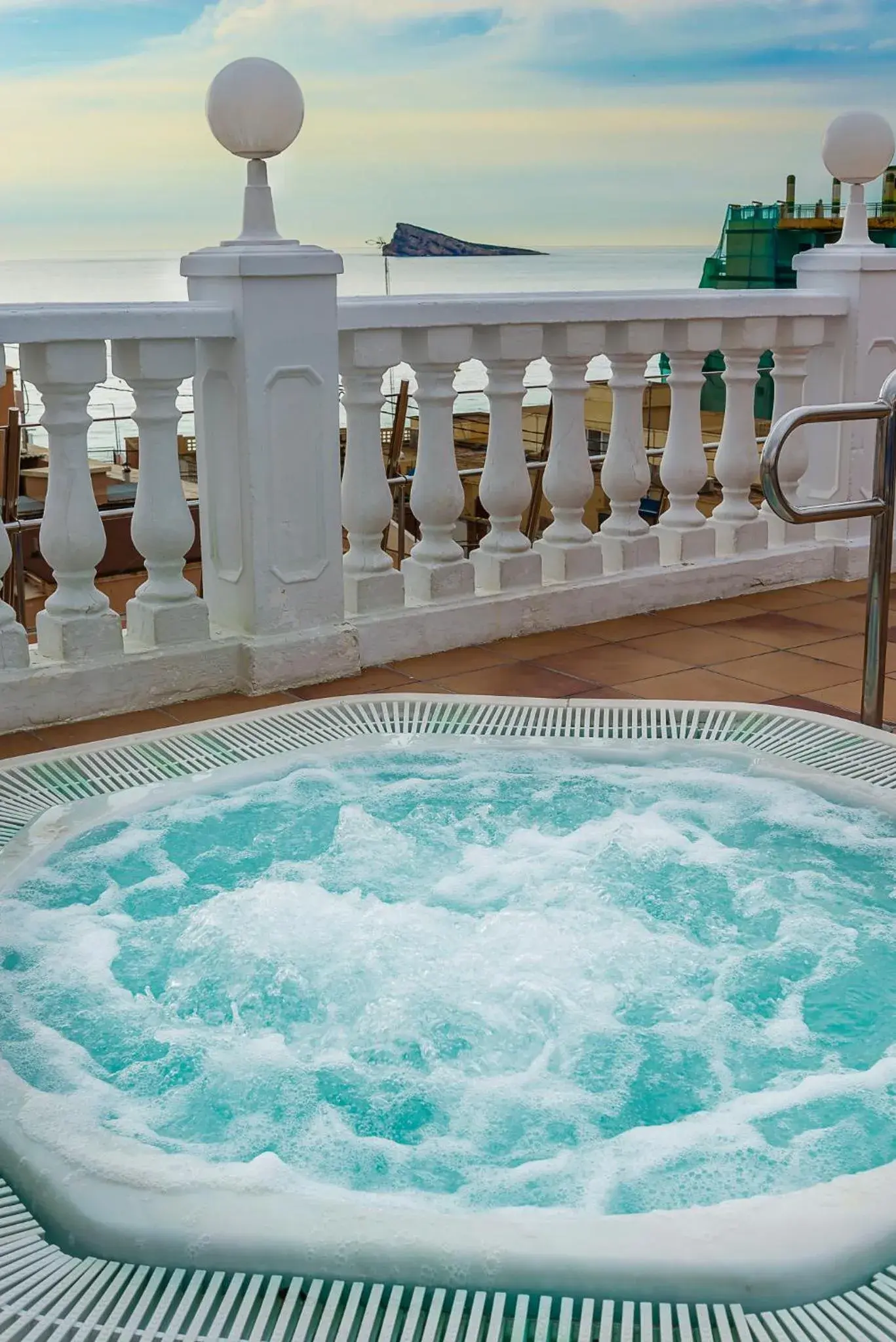 Swimming pool in Hotel Avenida Swimming pool in Hotel Avenida