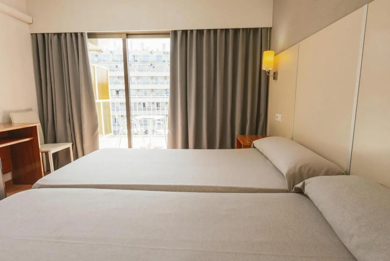 Photo of the whole room, Bed in Port Vista Oro