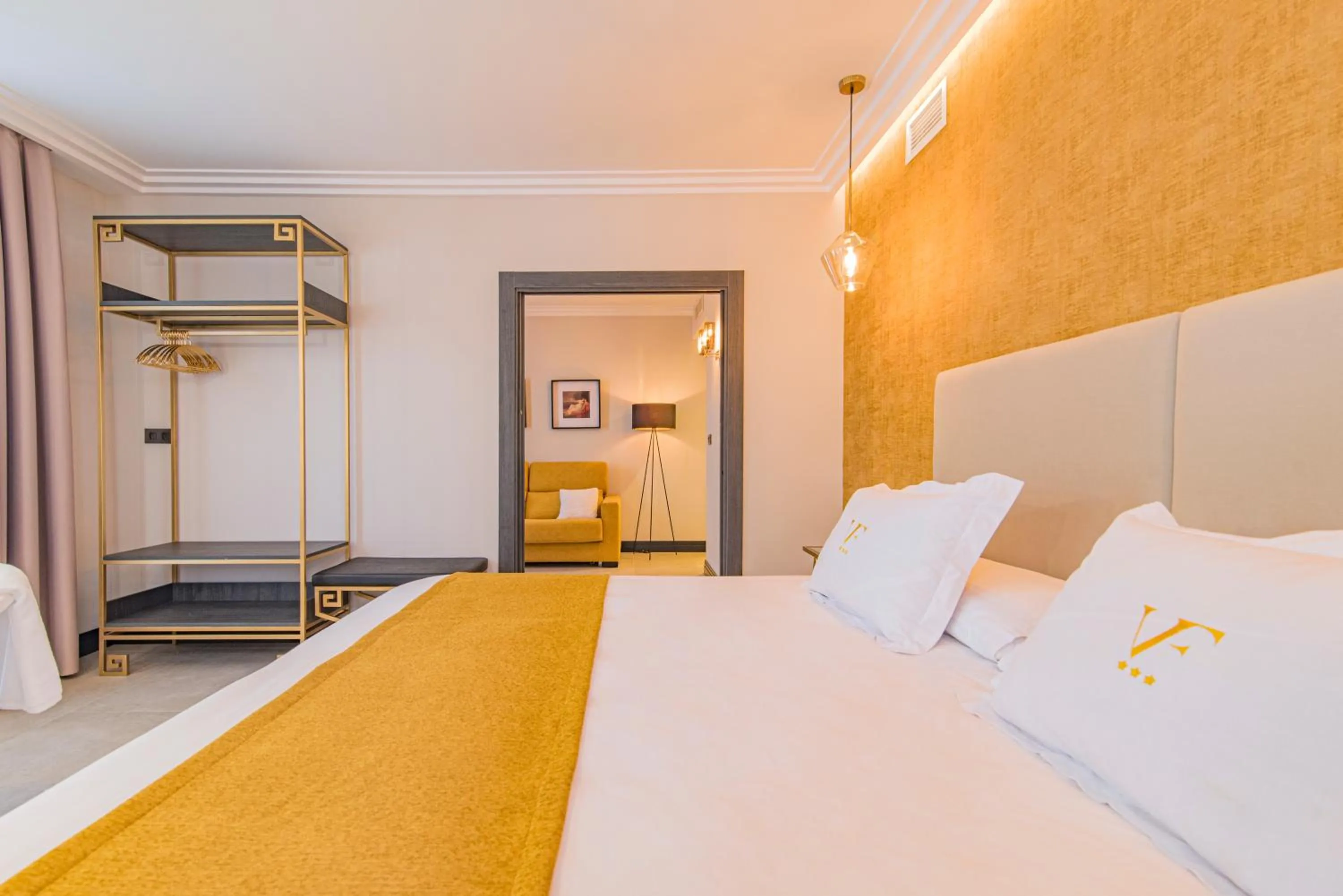 Photo of the whole room, Bed in VESCI FAVENTIA