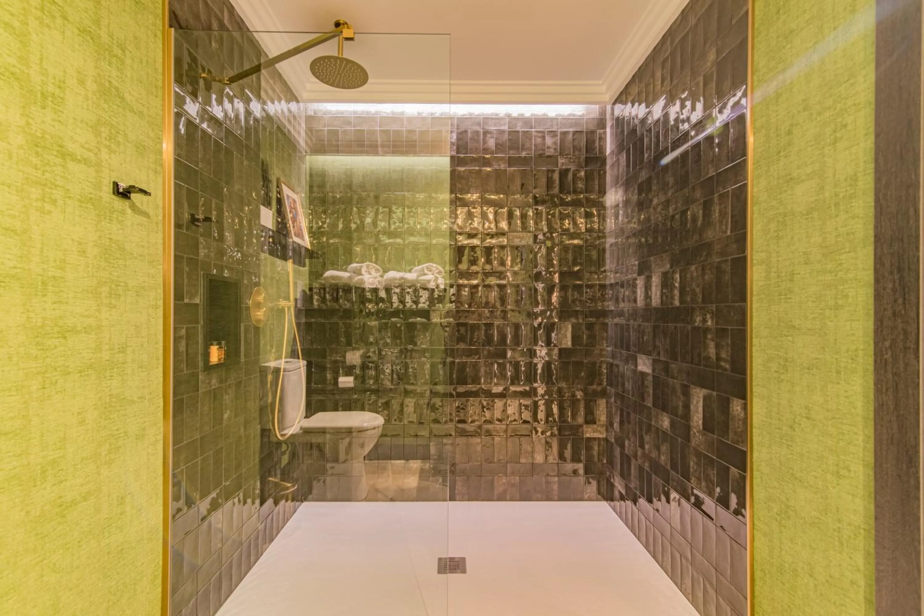 Shower in VESCI FAVENTIA