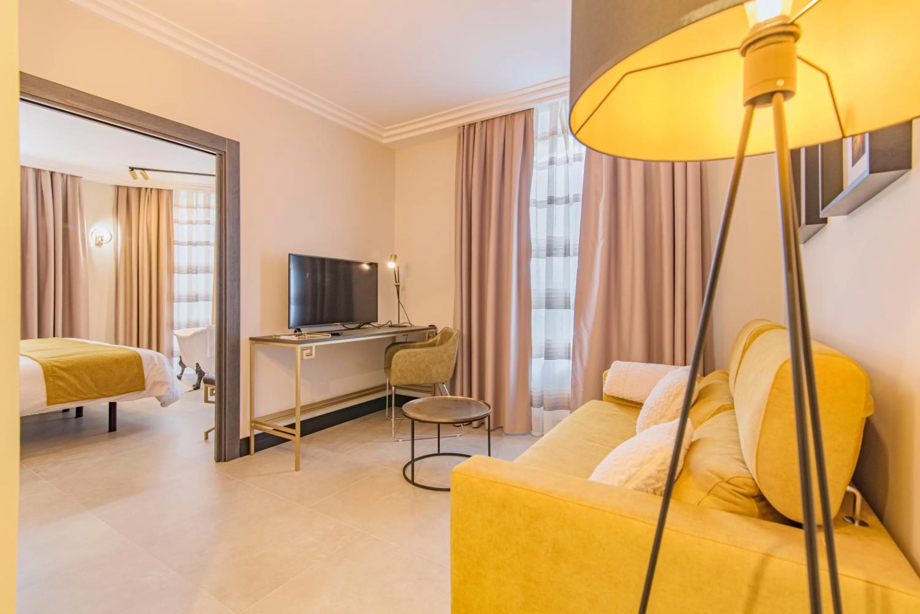 Communal lounge/ TV room, Bed in VESCI FAVENTIA