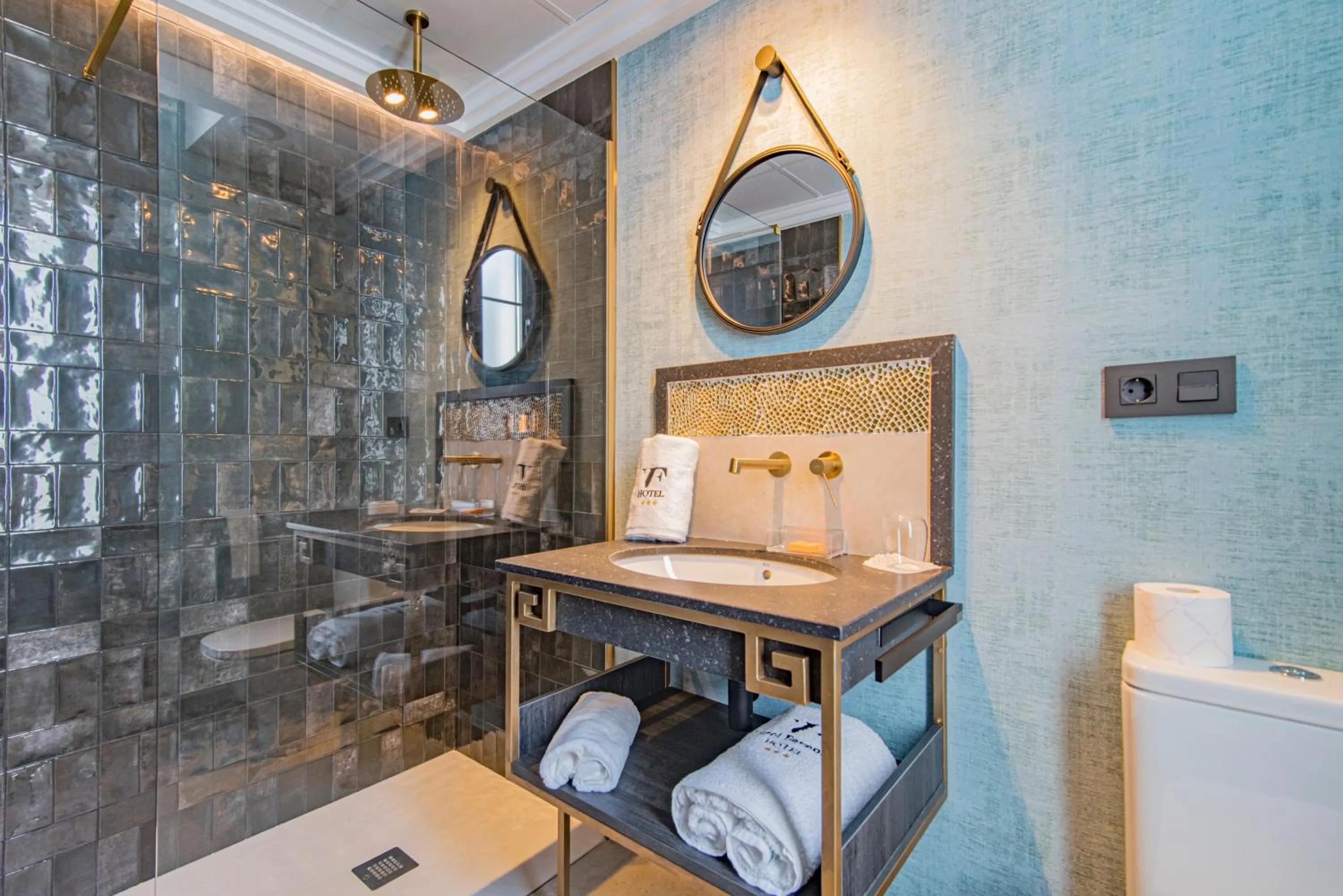 Shower in VESCI FAVENTIA