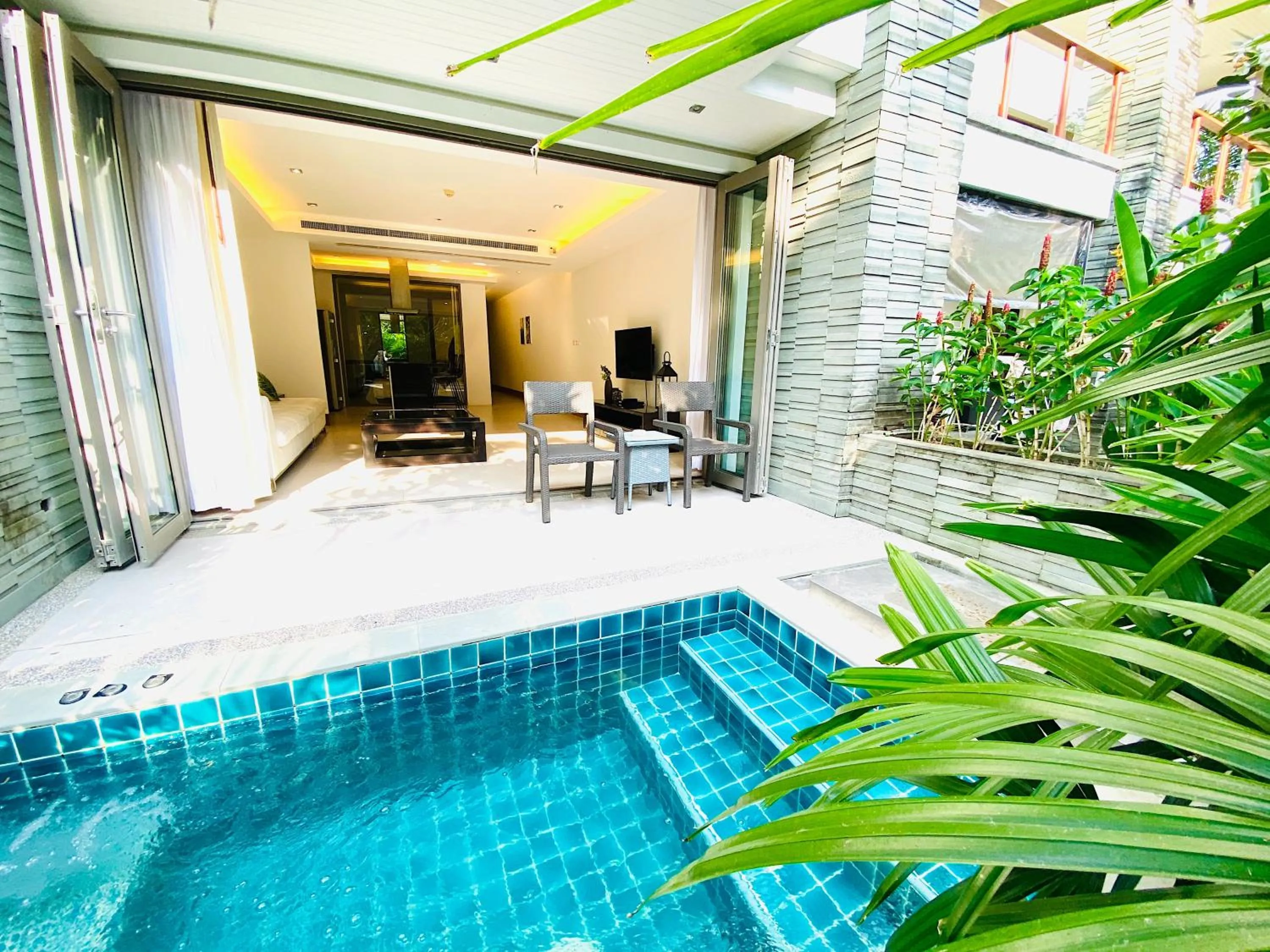 Beachfront 2br home with private plunge pool on stunning Naithon beach 3