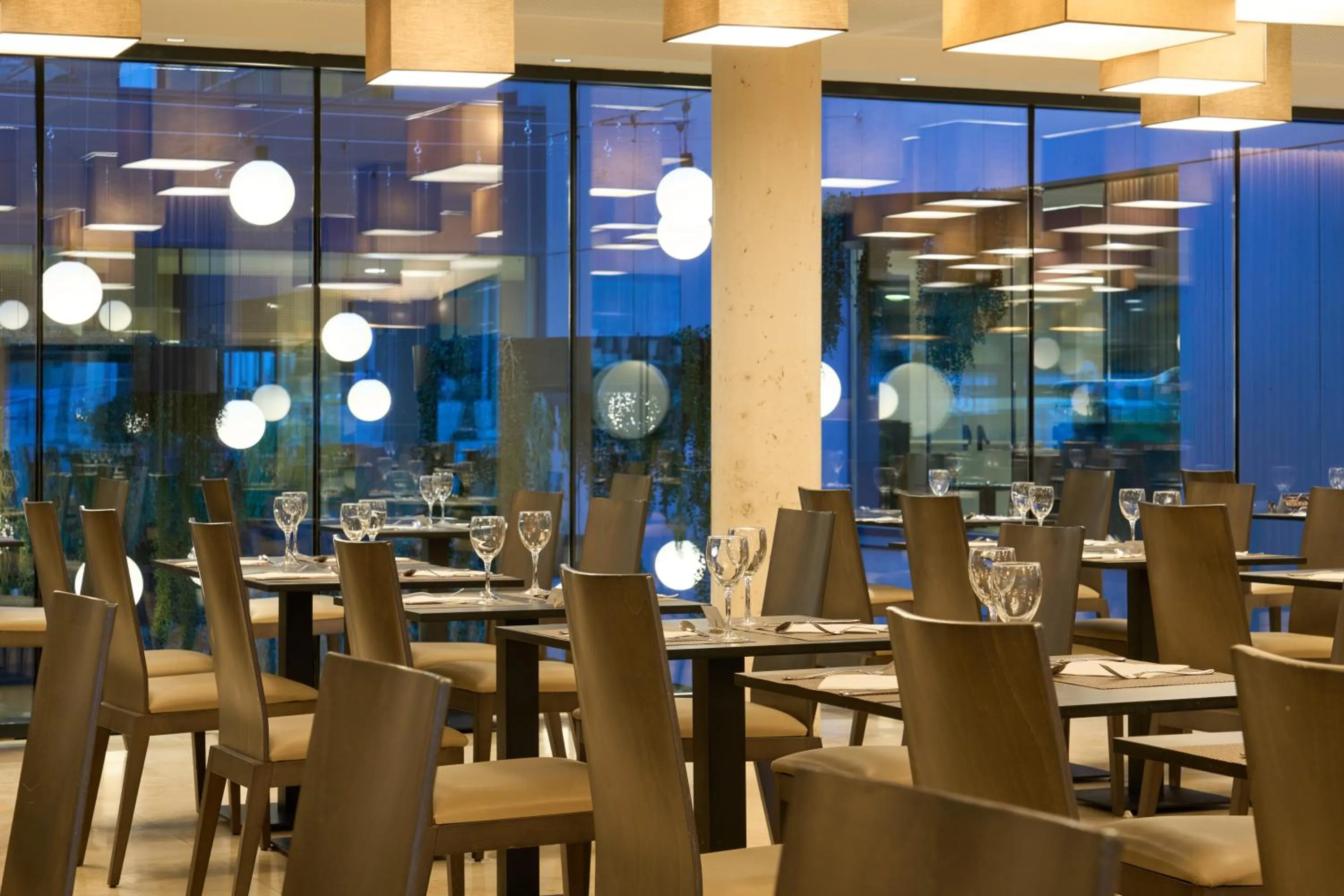 Restaurant/places to eat in Hotel Bristol 4 Sup